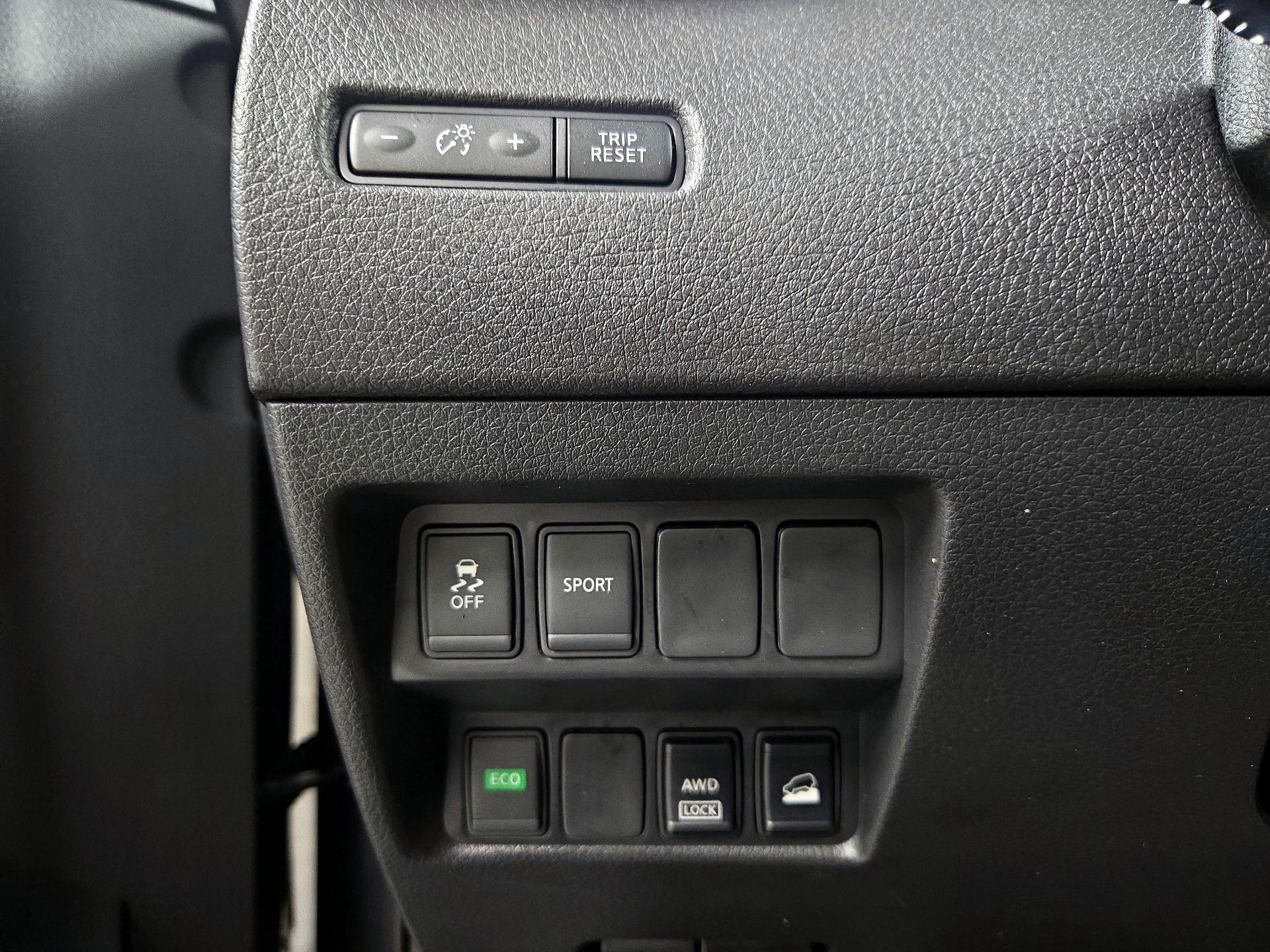 Thumbnail: 2016 Nissan Rogue - 13