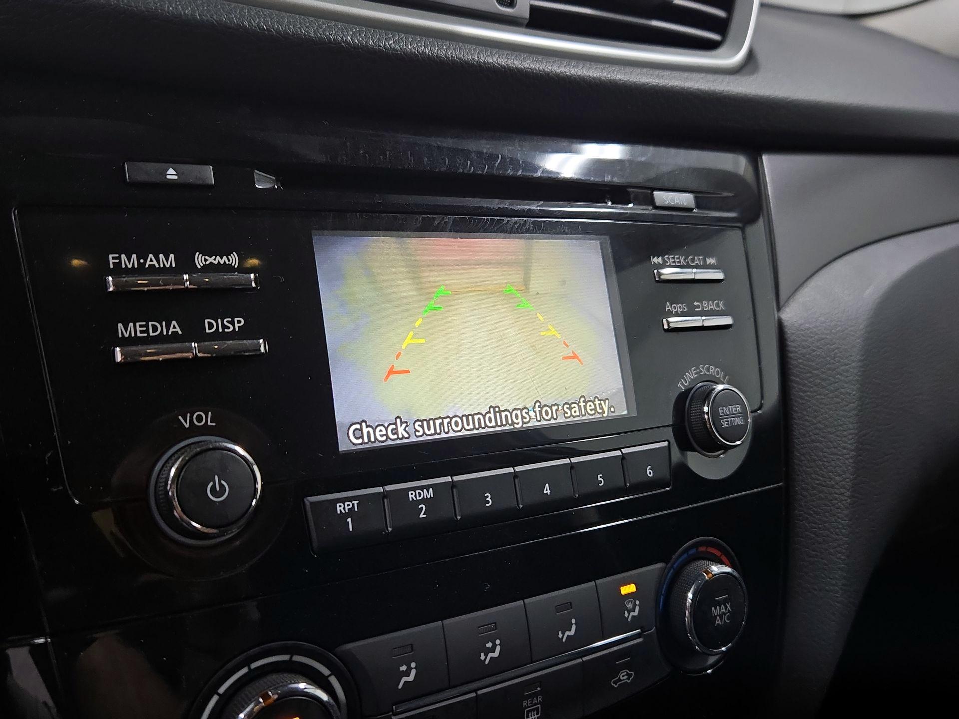Thumbnail: 2016 Nissan Rogue - 14