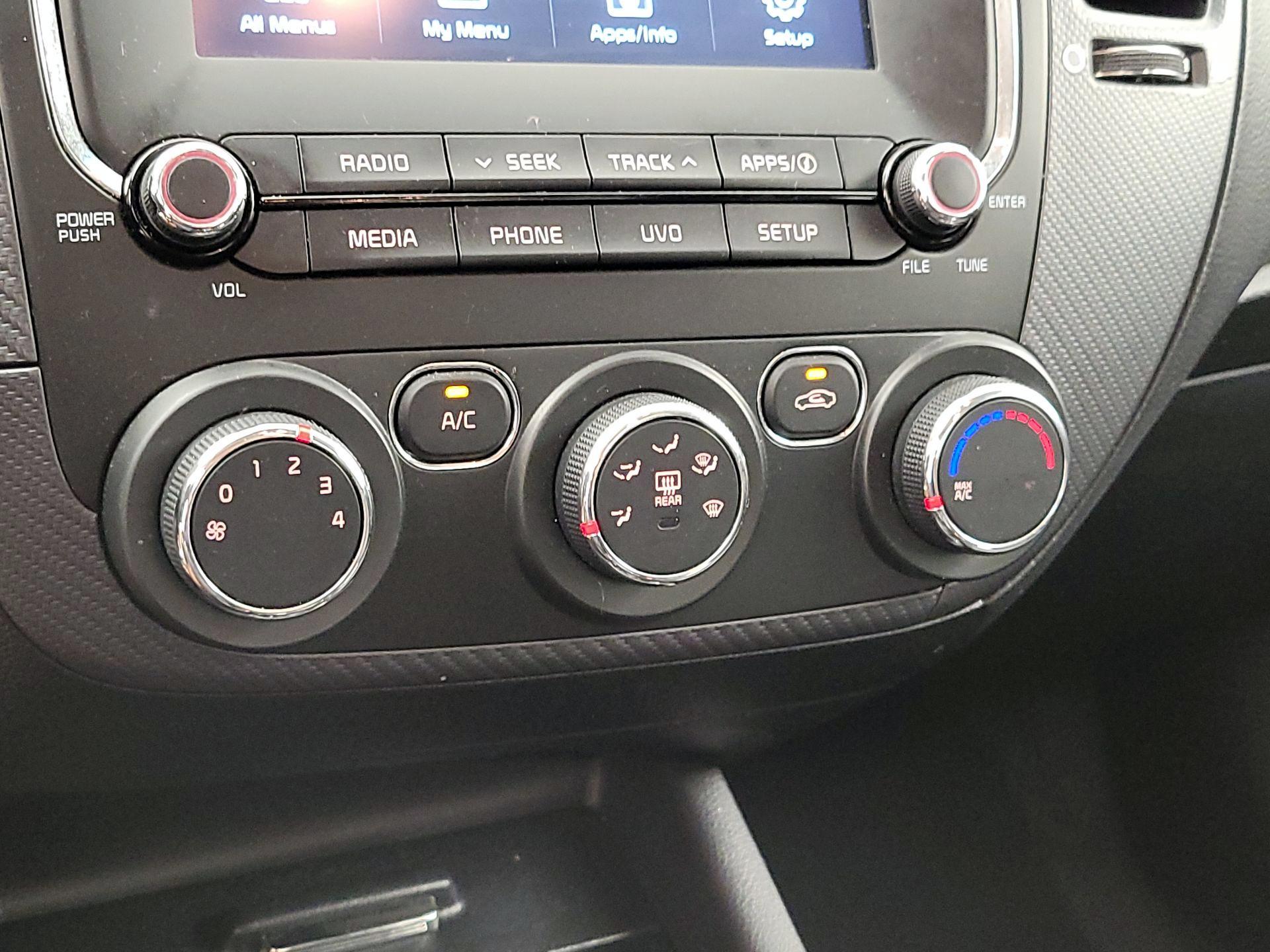 Thumbnail: 2017 Kia Forte - 16