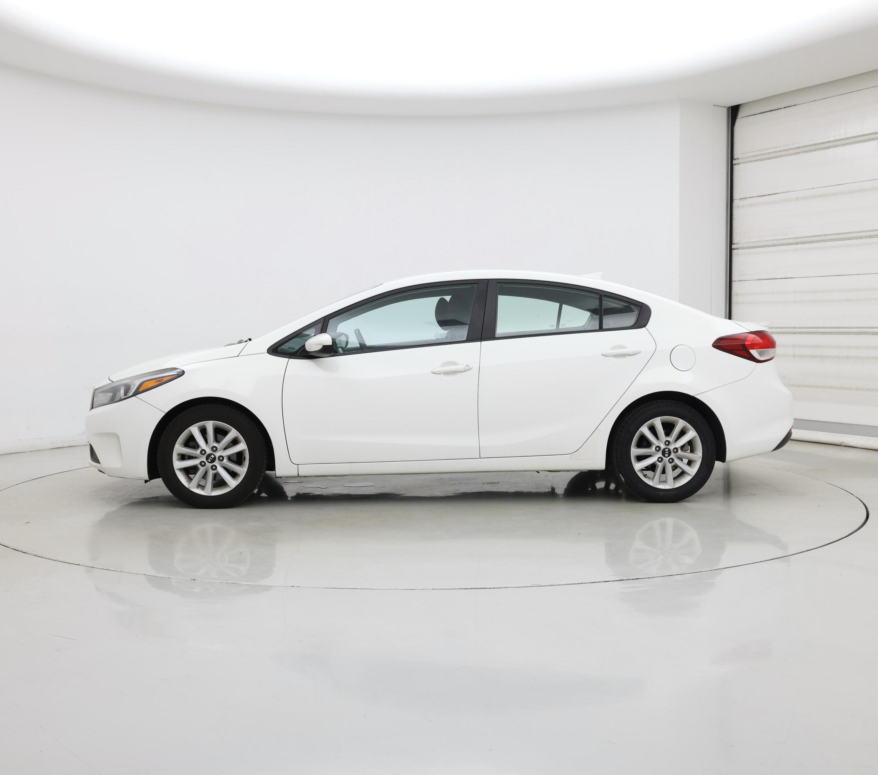 Thumbnail: 2017 Kia Forte - 3
