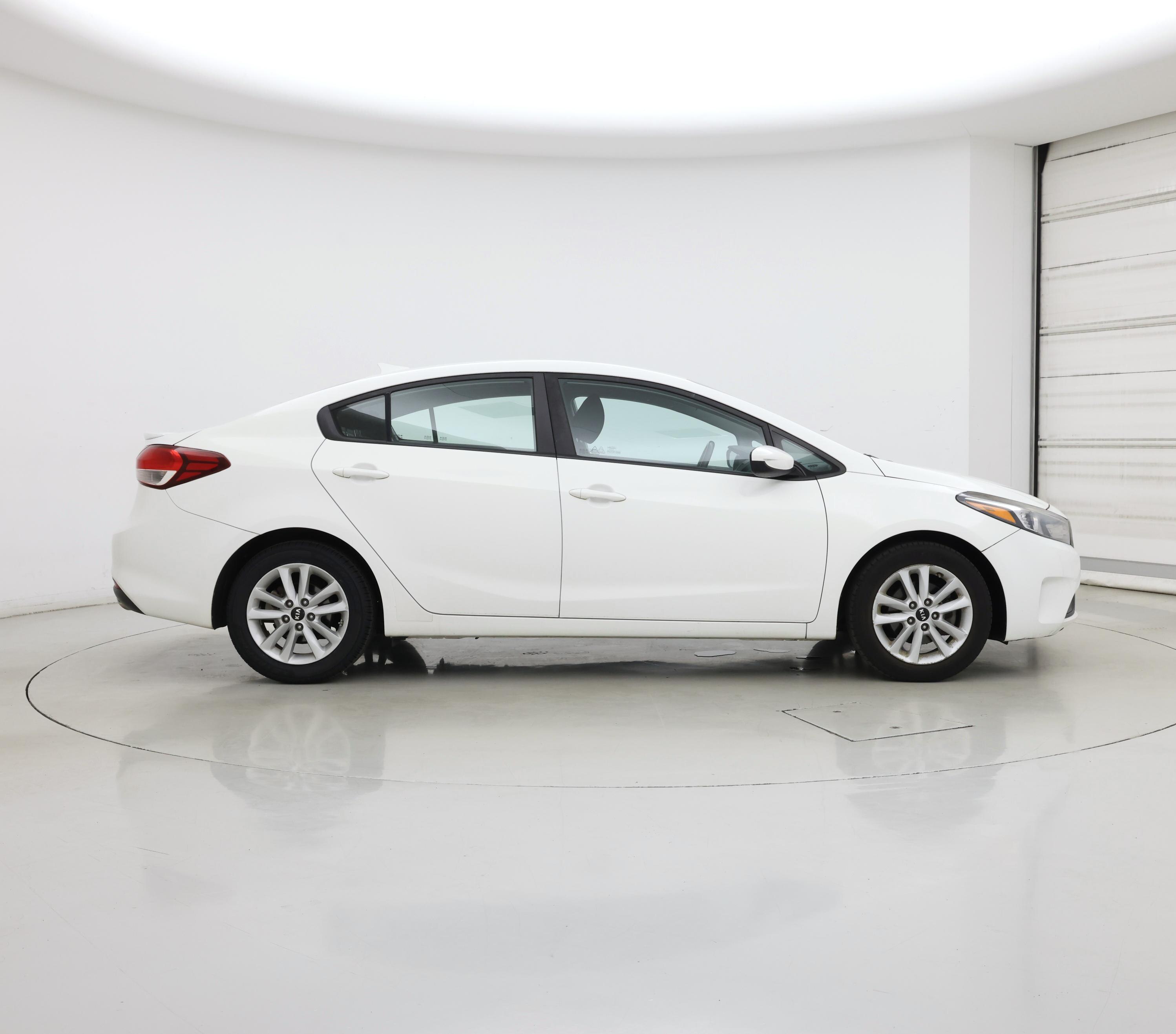 Thumbnail: 2017 Kia Forte - 7