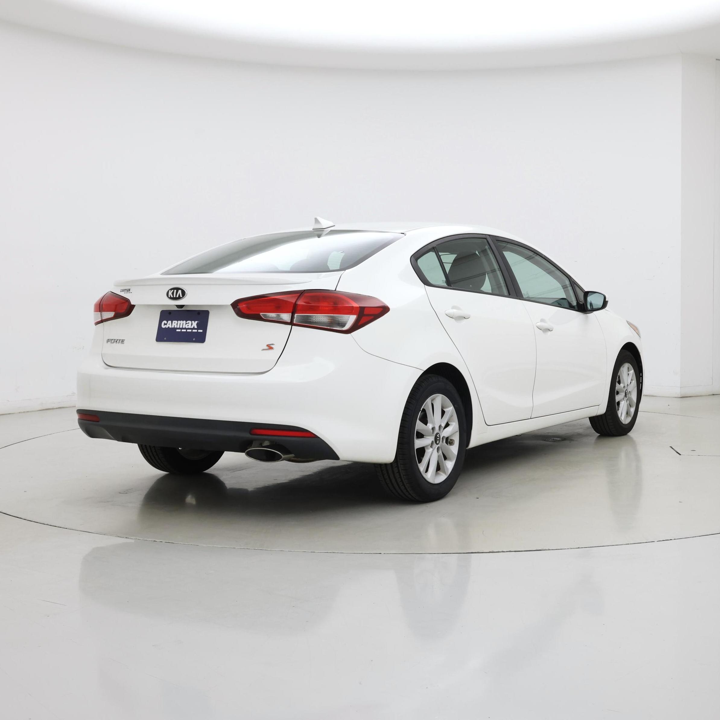 Thumbnail: 2017 Kia Forte - 8