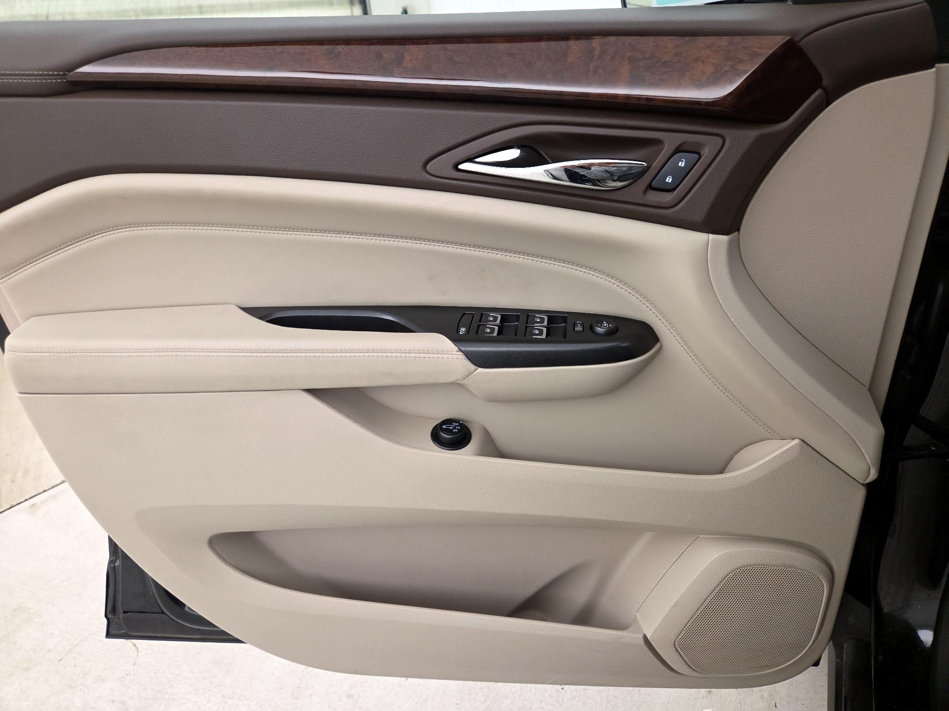 Thumbnail: 2016 Cadillac SRX - 12