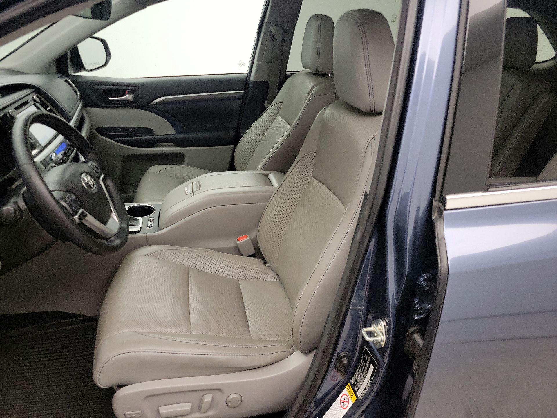 Thumbnail: 2018 Toyota Highlander - 11
