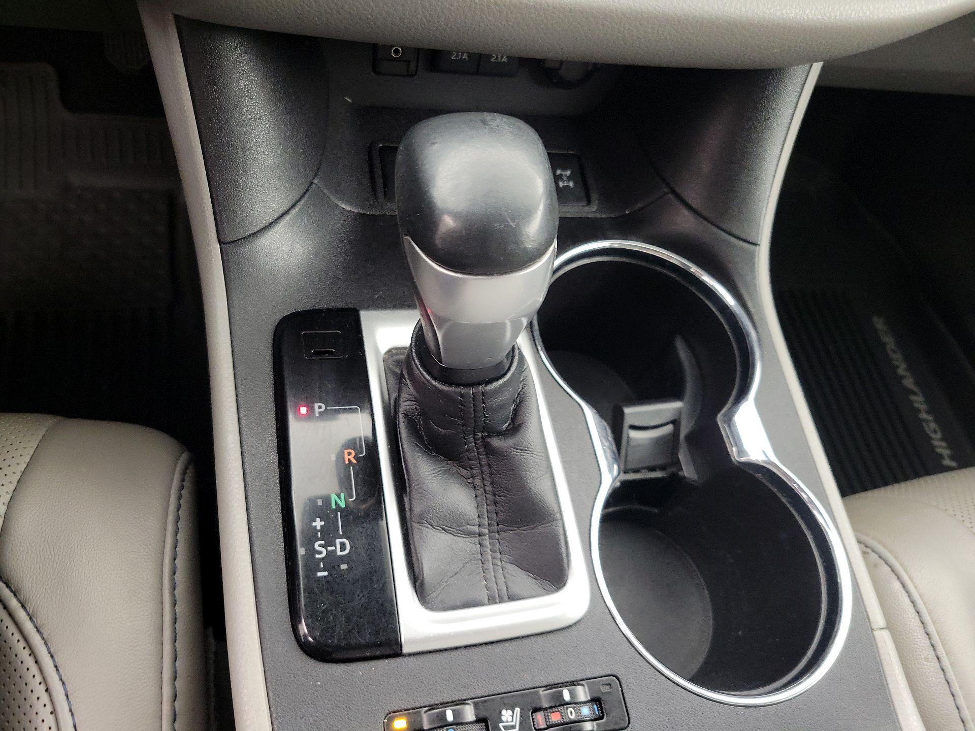 Thumbnail: 2018 Toyota Highlander - 18