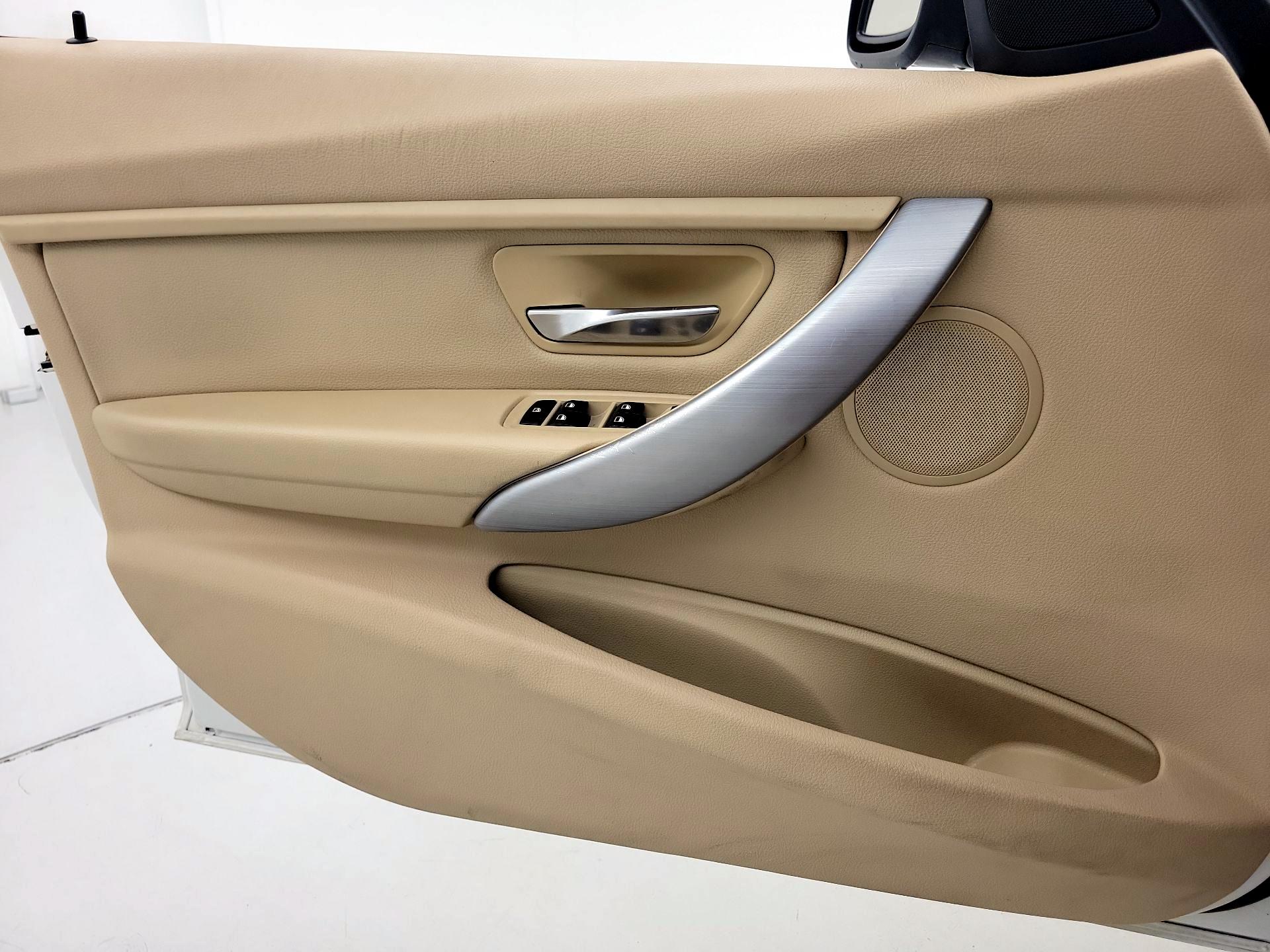 Thumbnail: 2015 BMW 3 Series - 12