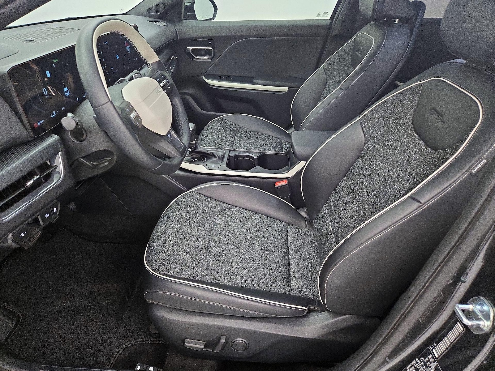 2025 Kia K4 GT-Line - Photo 12