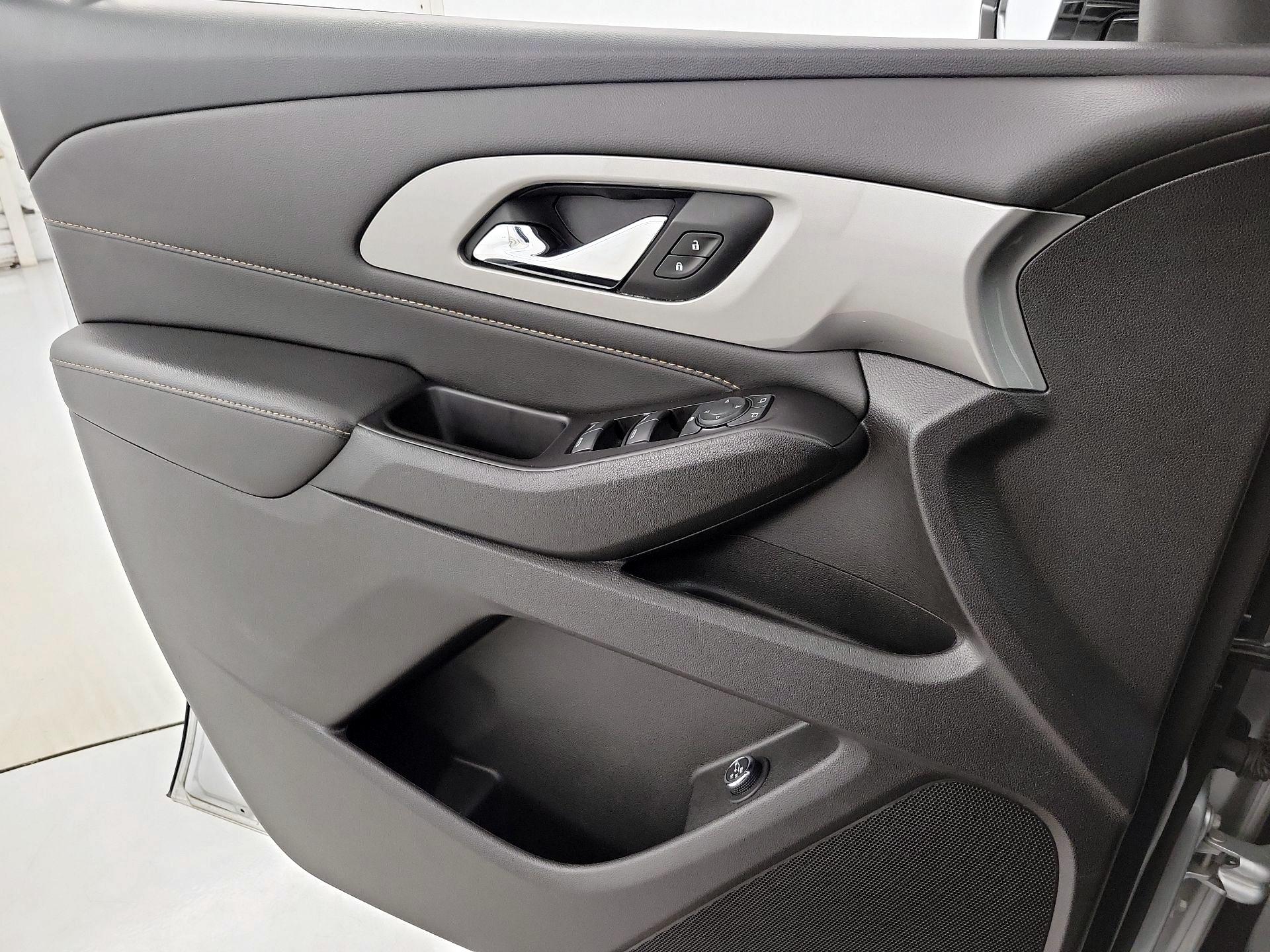 Thumbnail: 2020 Chevrolet Traverse - 12