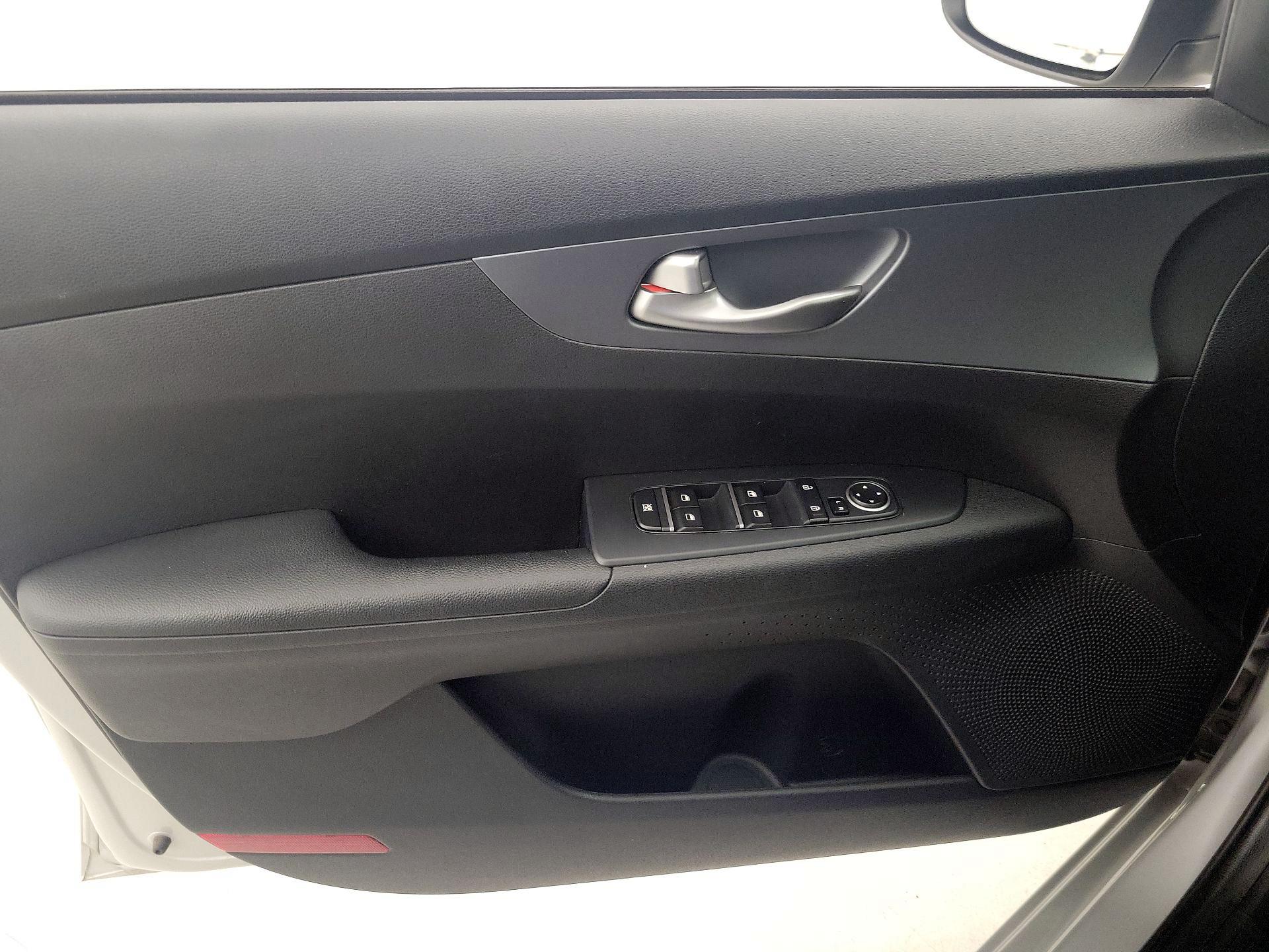 Thumbnail: 2021 Kia Forte - 12
