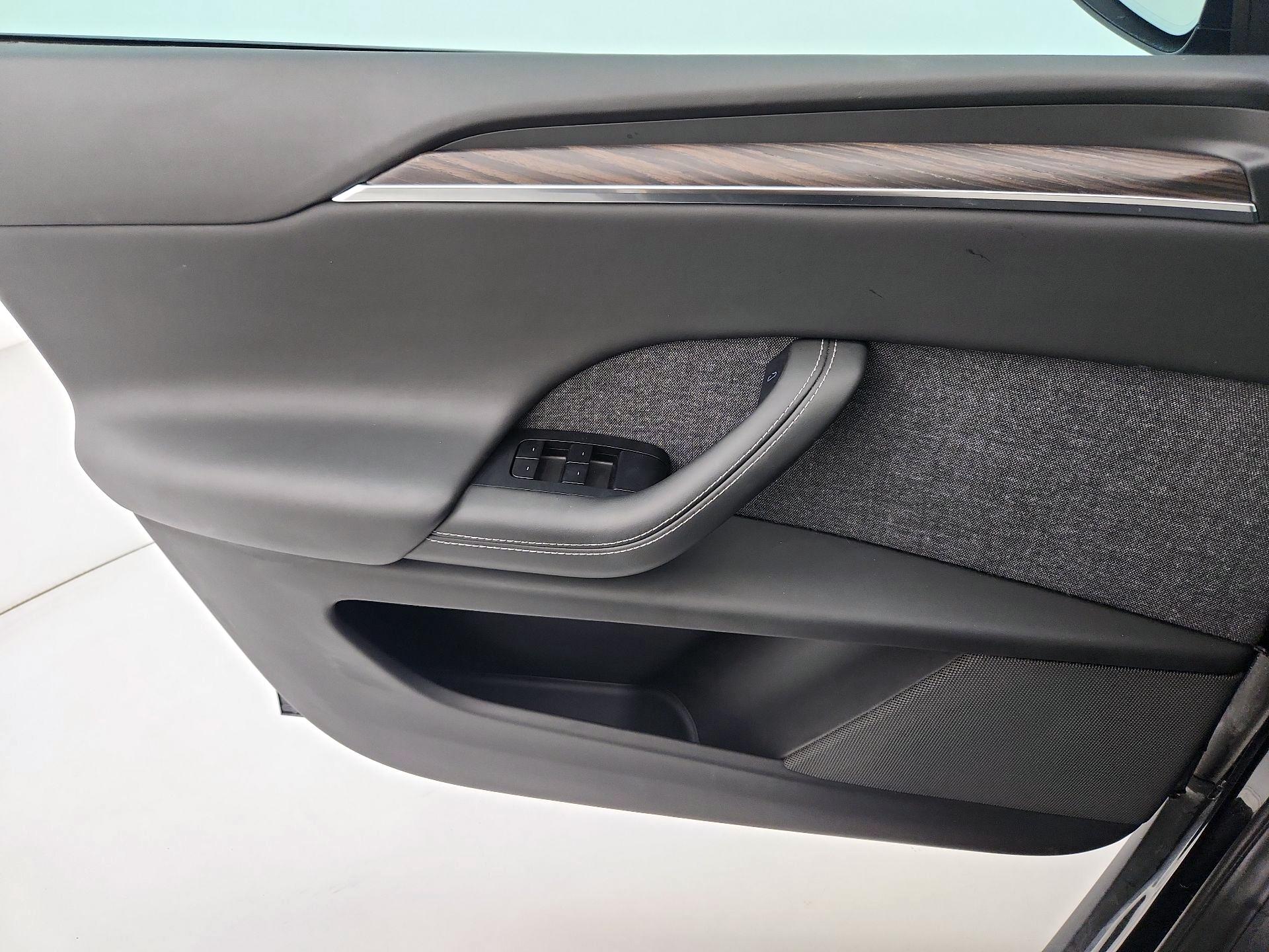 Thumbnail: 2022 Tesla Model X - 12