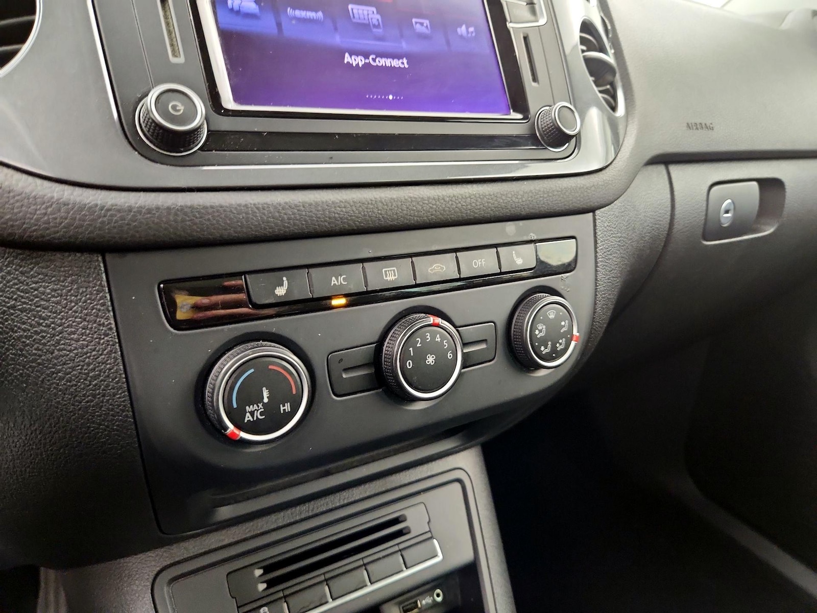2016 Volkswagen Tiguan SE - Photo 17