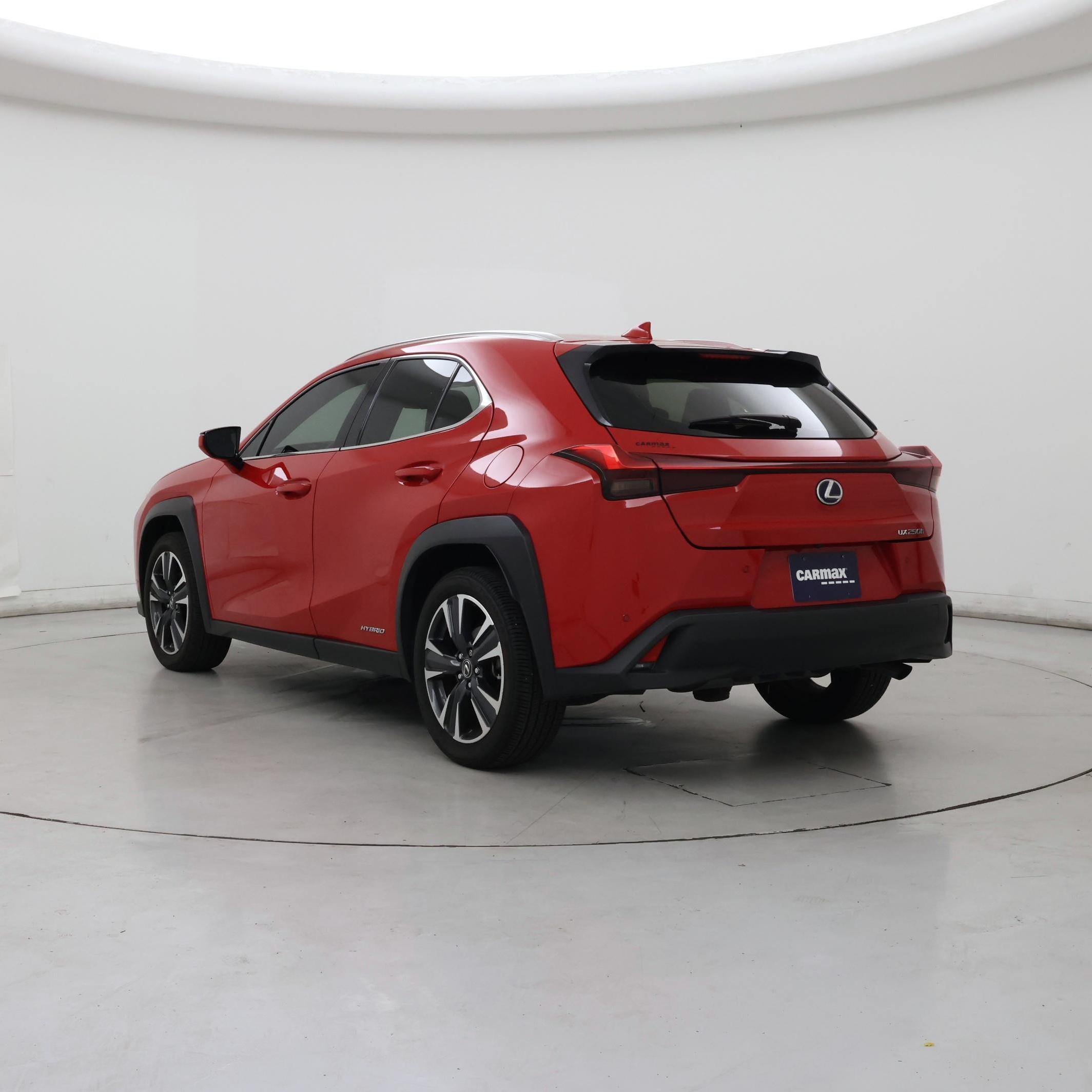 Thumbnail: 2021 Lexus UX - 2