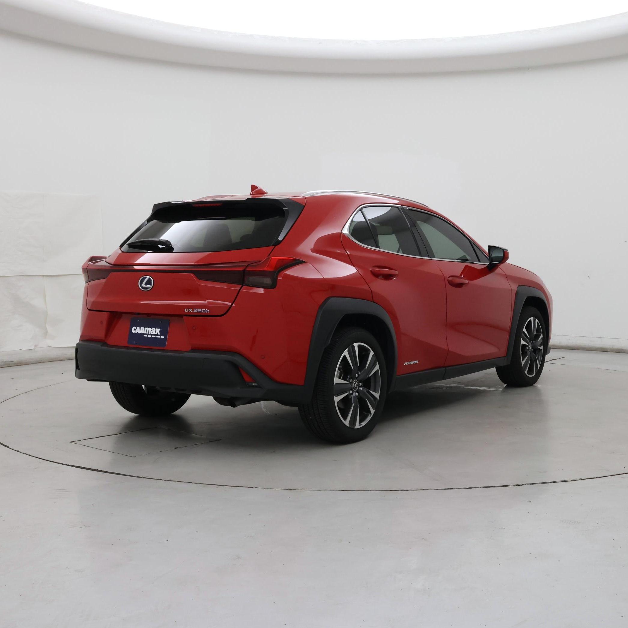 Thumbnail: 2021 Lexus UX - 8