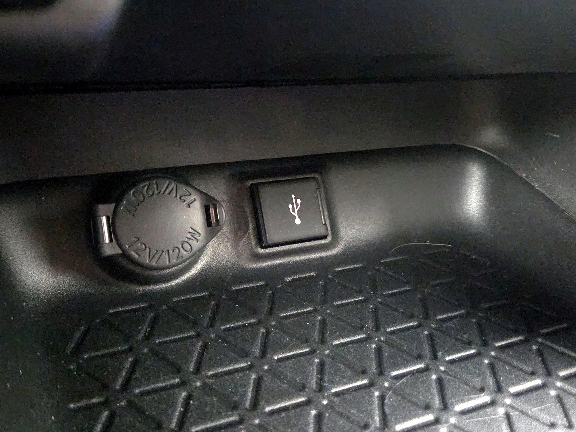 Thumbnail: 2020 Toyota RAV4 - 18