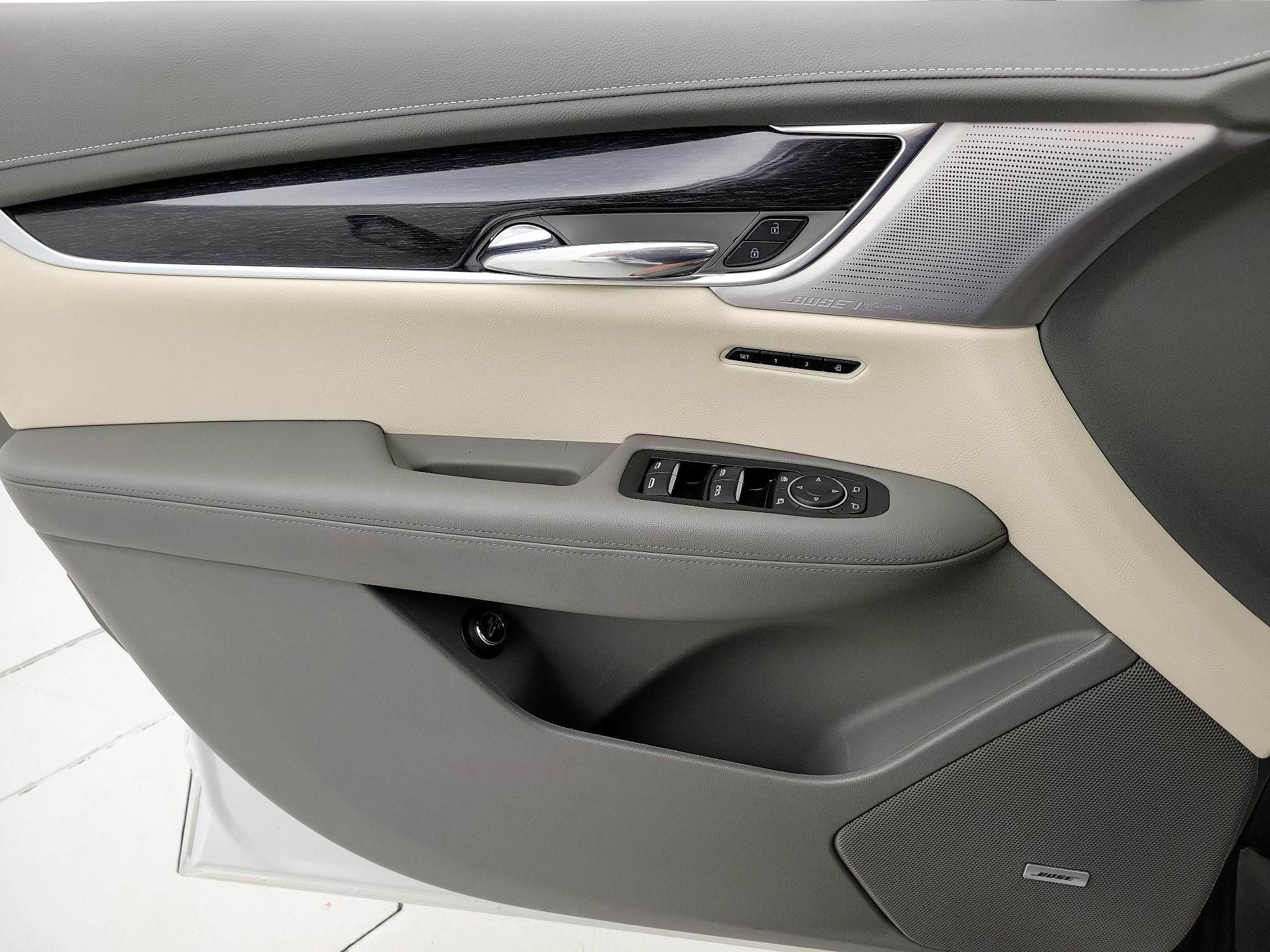 Thumbnail: 2021 Cadillac XT6 - 12