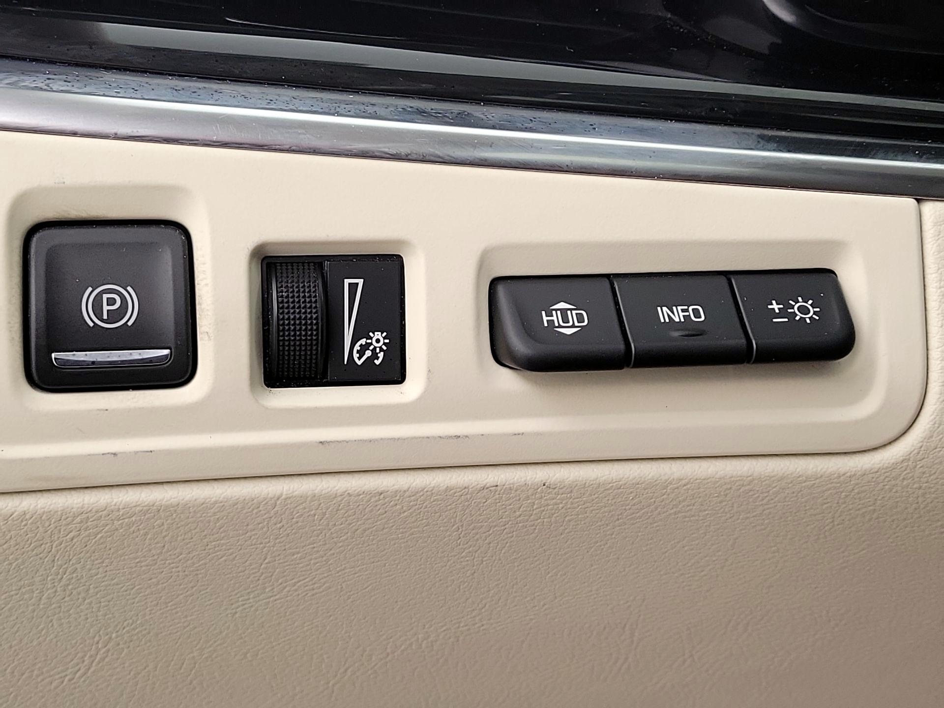 Thumbnail: 2021 Cadillac XT6 - 13