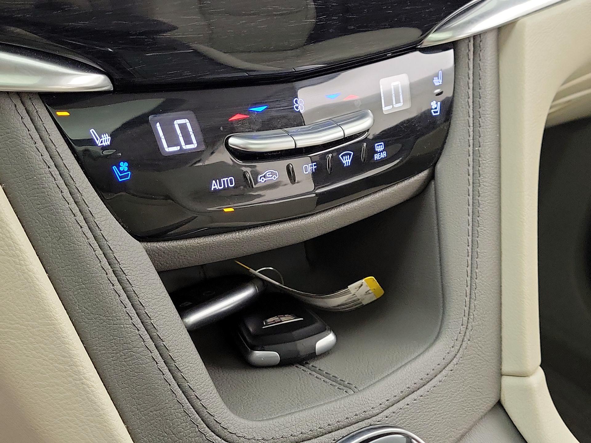 Thumbnail: 2021 Cadillac XT6 - 17