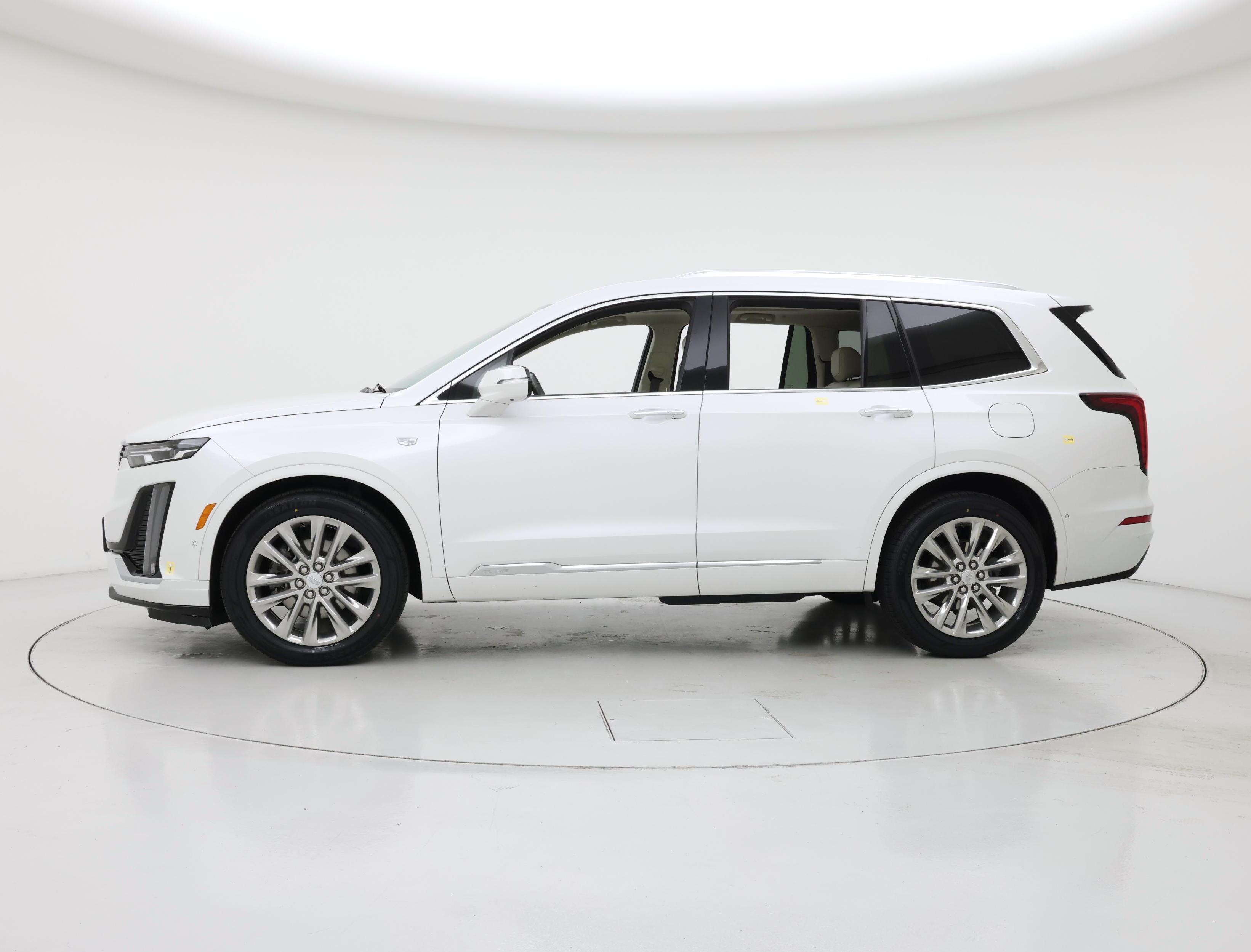 Thumbnail: 2021 Cadillac XT6 - 3