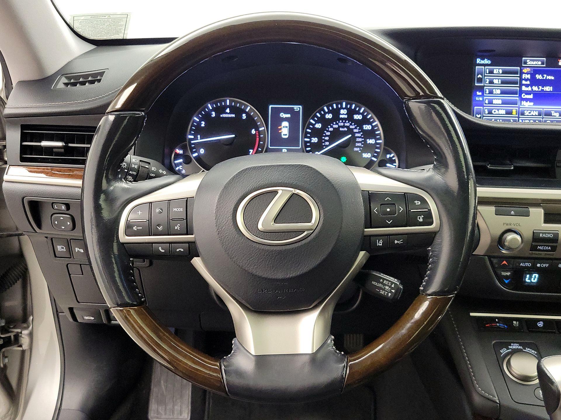 Thumbnail: 2016 Lexus ES - 10