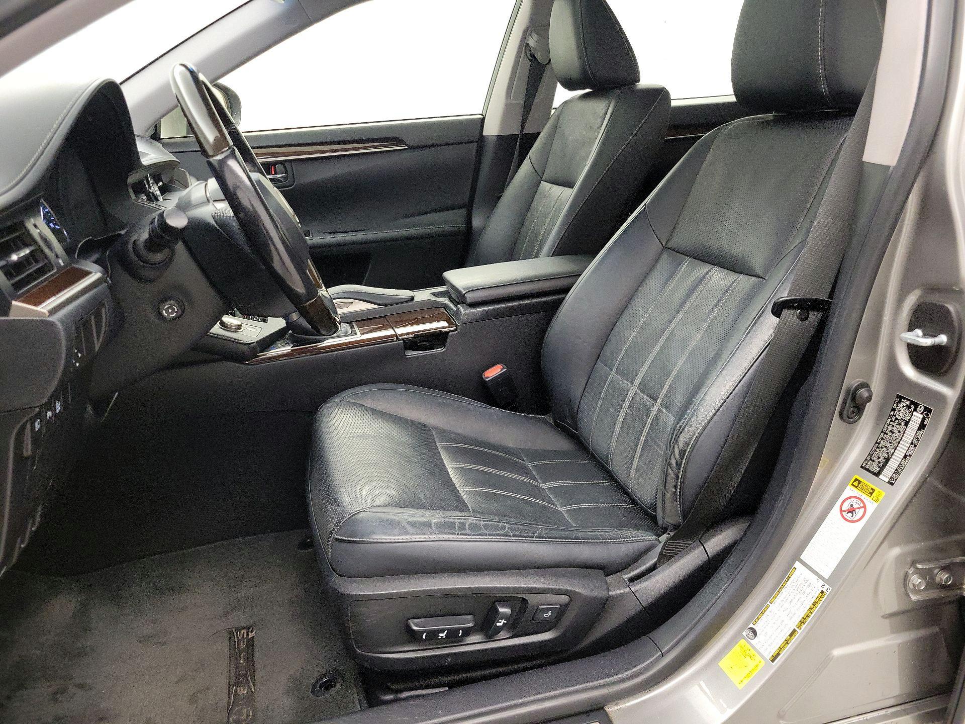 Thumbnail: 2016 Lexus ES - 11