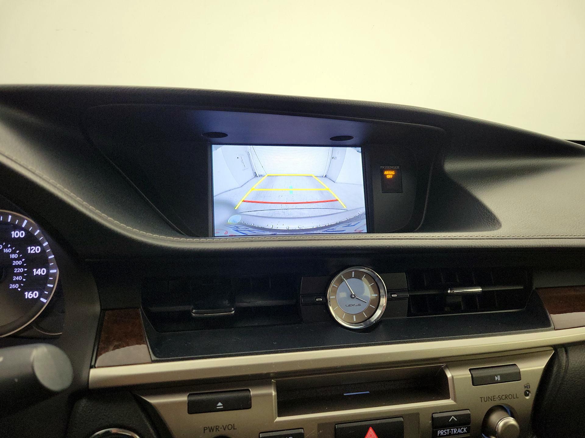Thumbnail: 2016 Lexus ES - 14