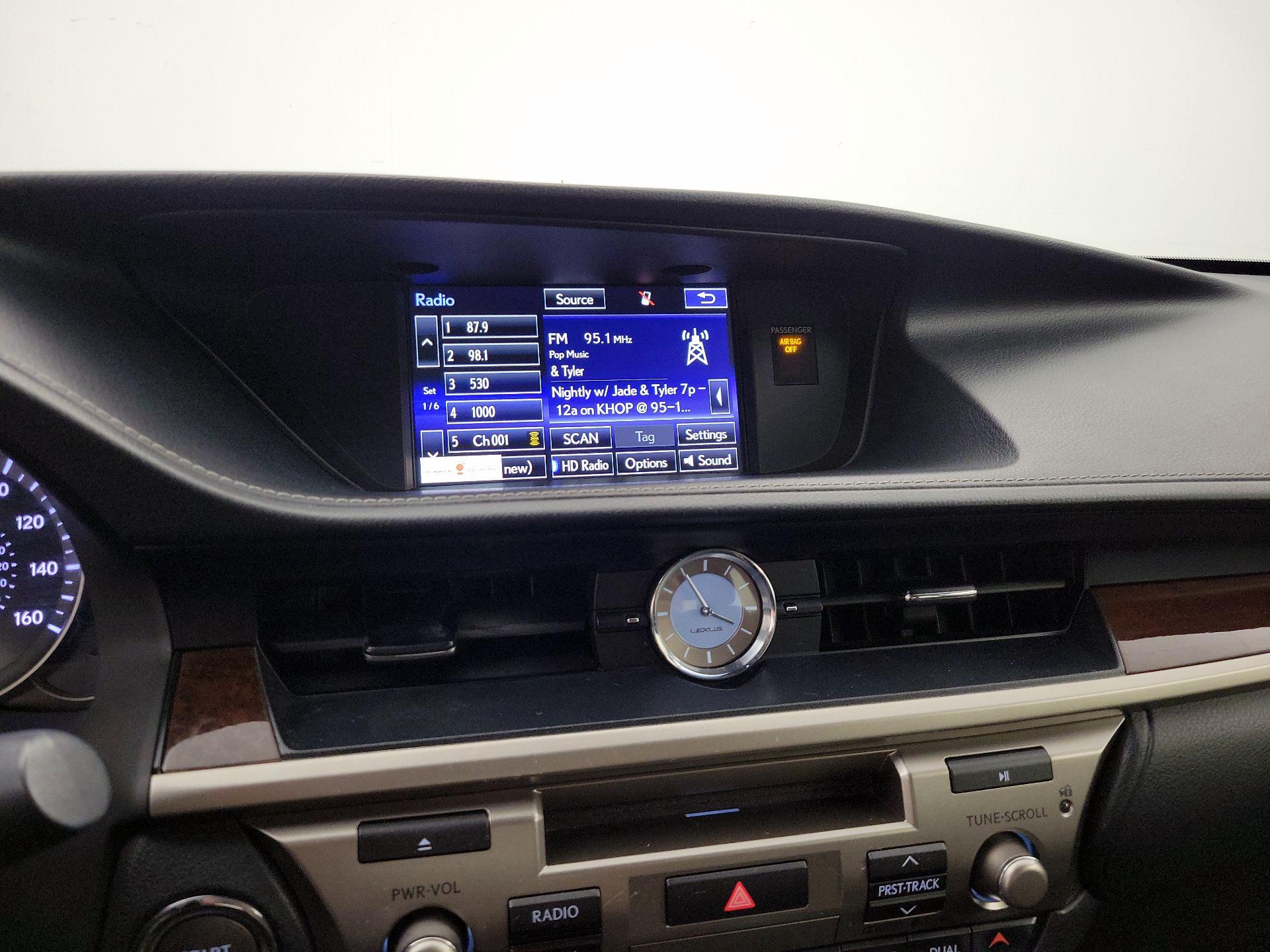 Thumbnail: 2016 Lexus ES - 15