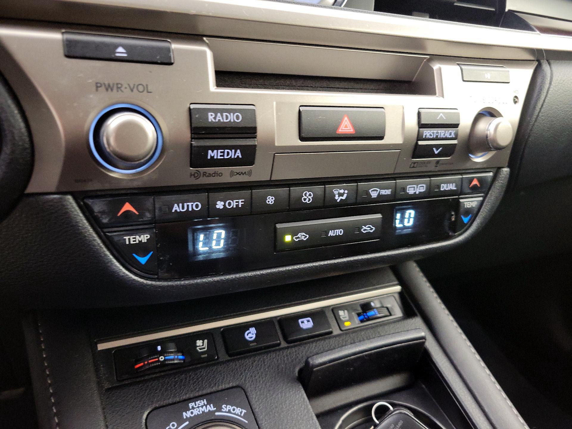 Thumbnail: 2016 Lexus ES - 16