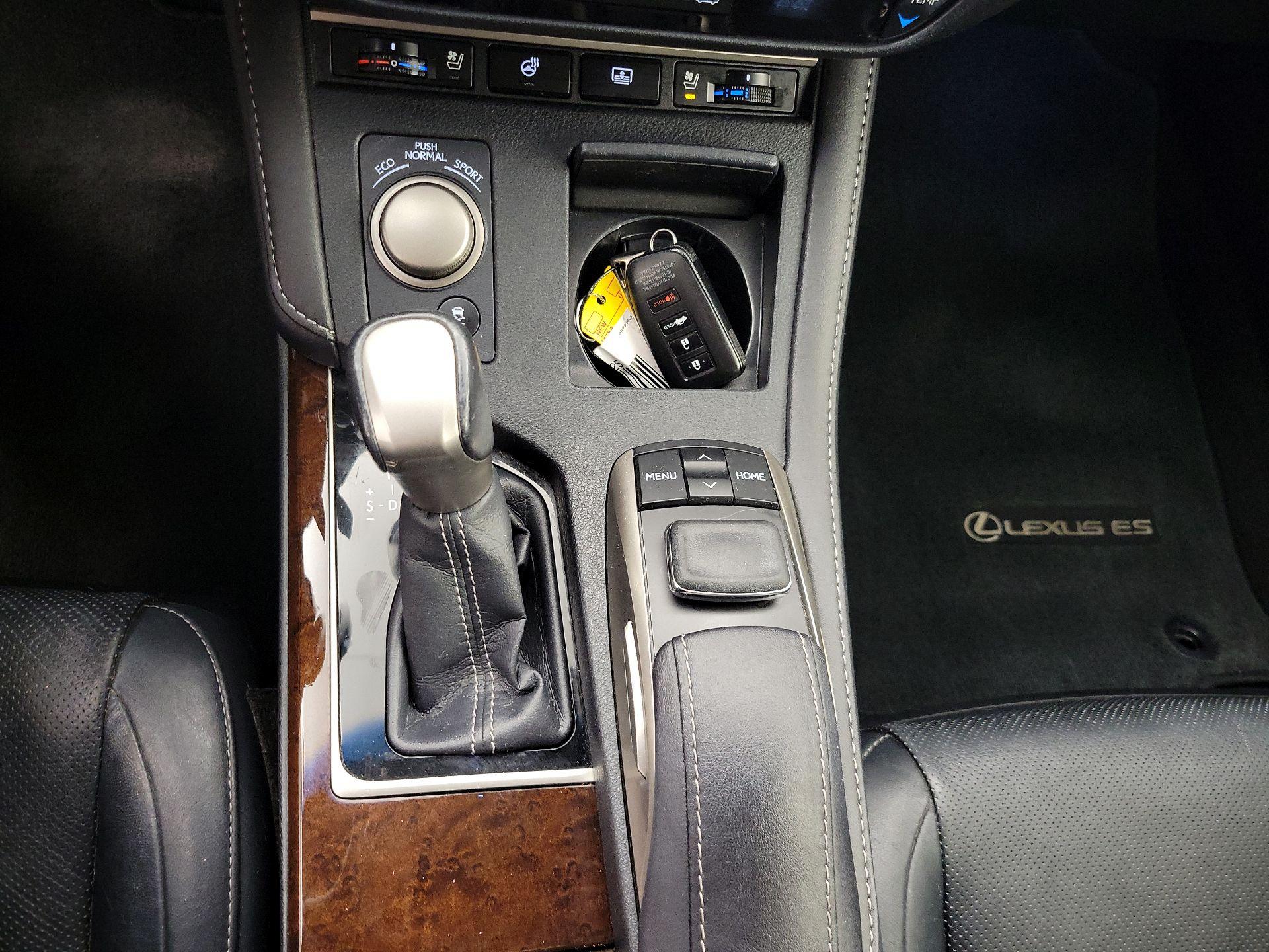 Thumbnail: 2016 Lexus ES - 17