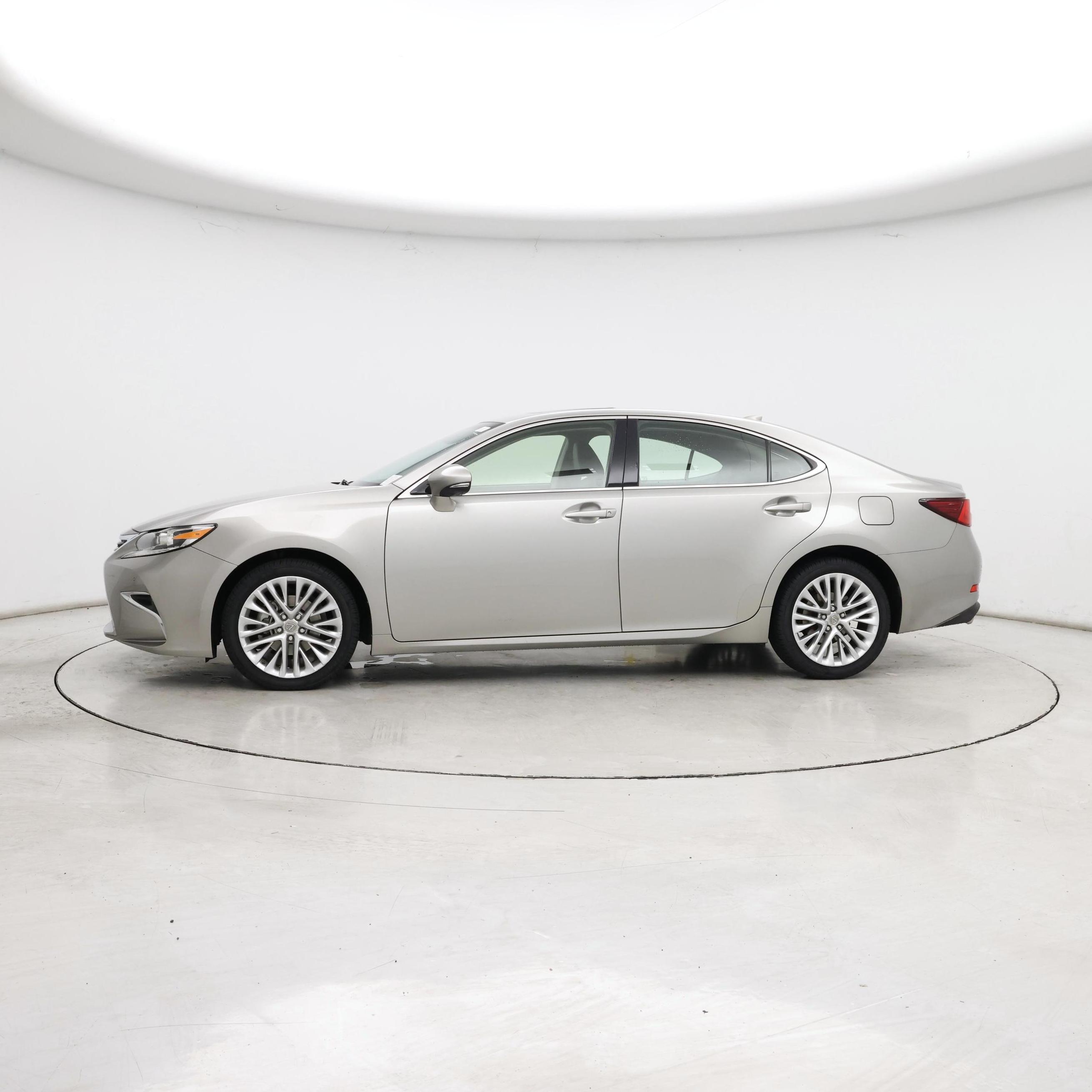 Thumbnail: 2016 Lexus ES - 3