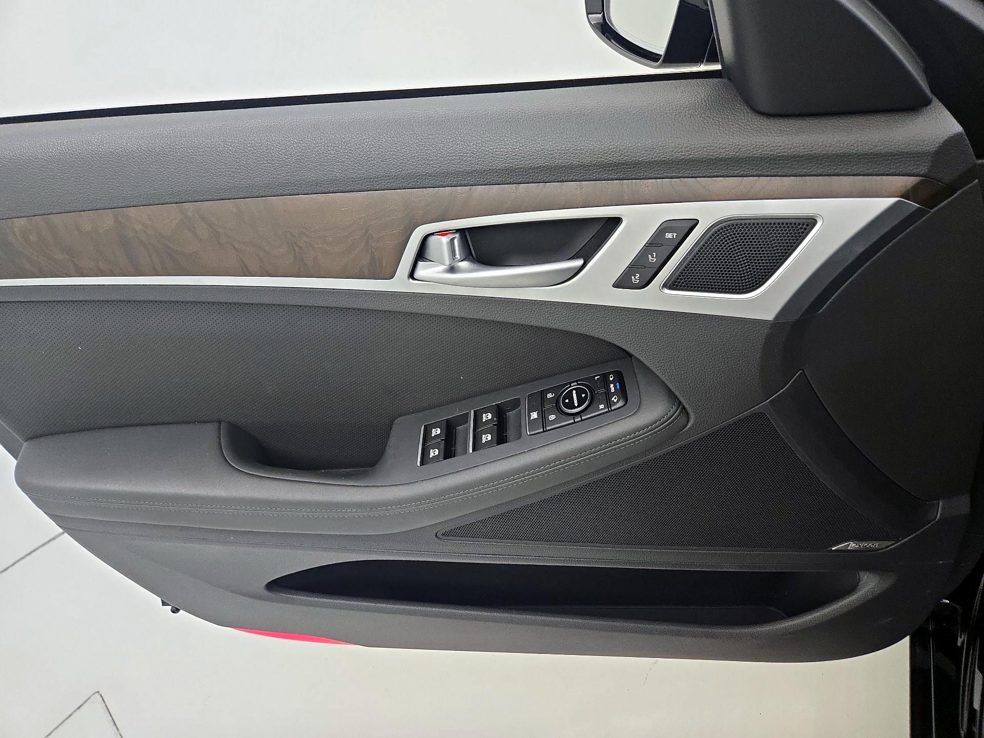Thumbnail: 2015 Hyundai Genesis - 12