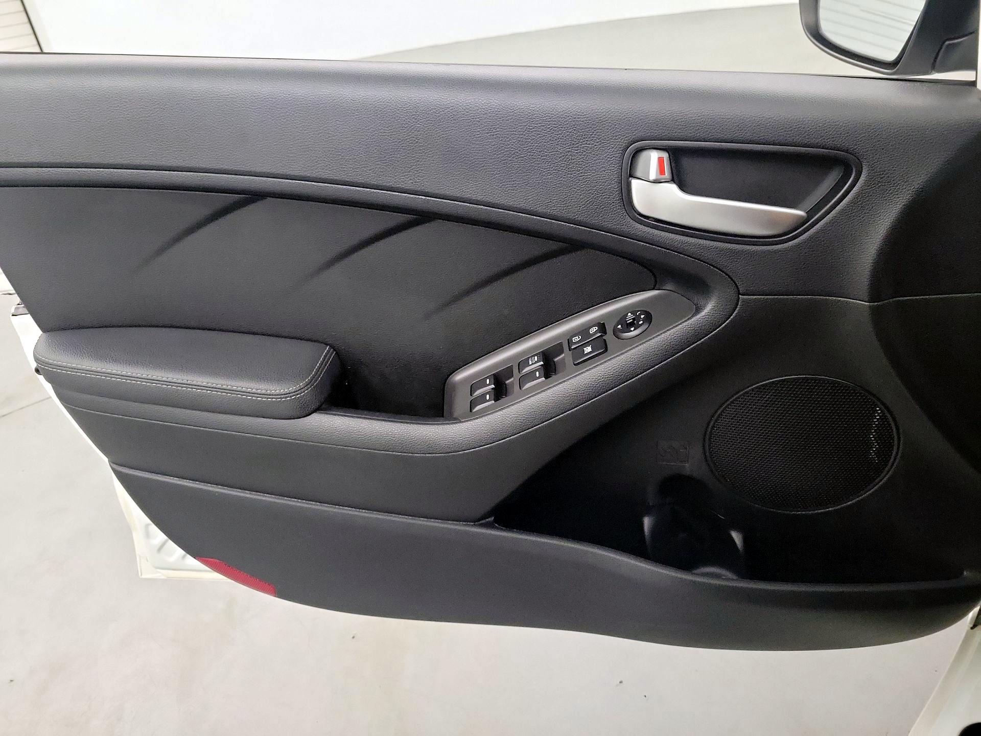 Thumbnail: 2018 Kia Forte - 12
