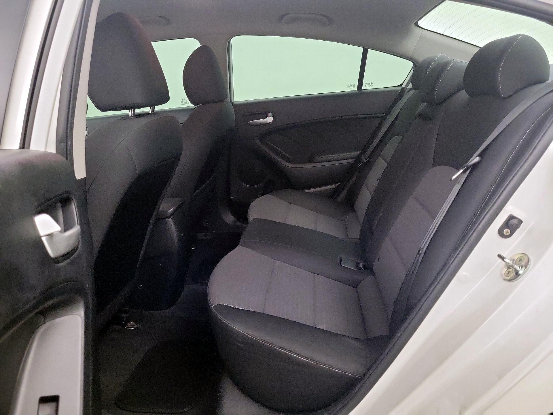 Thumbnail: 2018 Kia Forte - 19