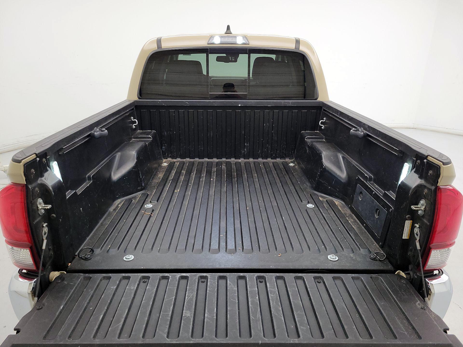 Thumbnail: 2020 Toyota Tacoma - 20