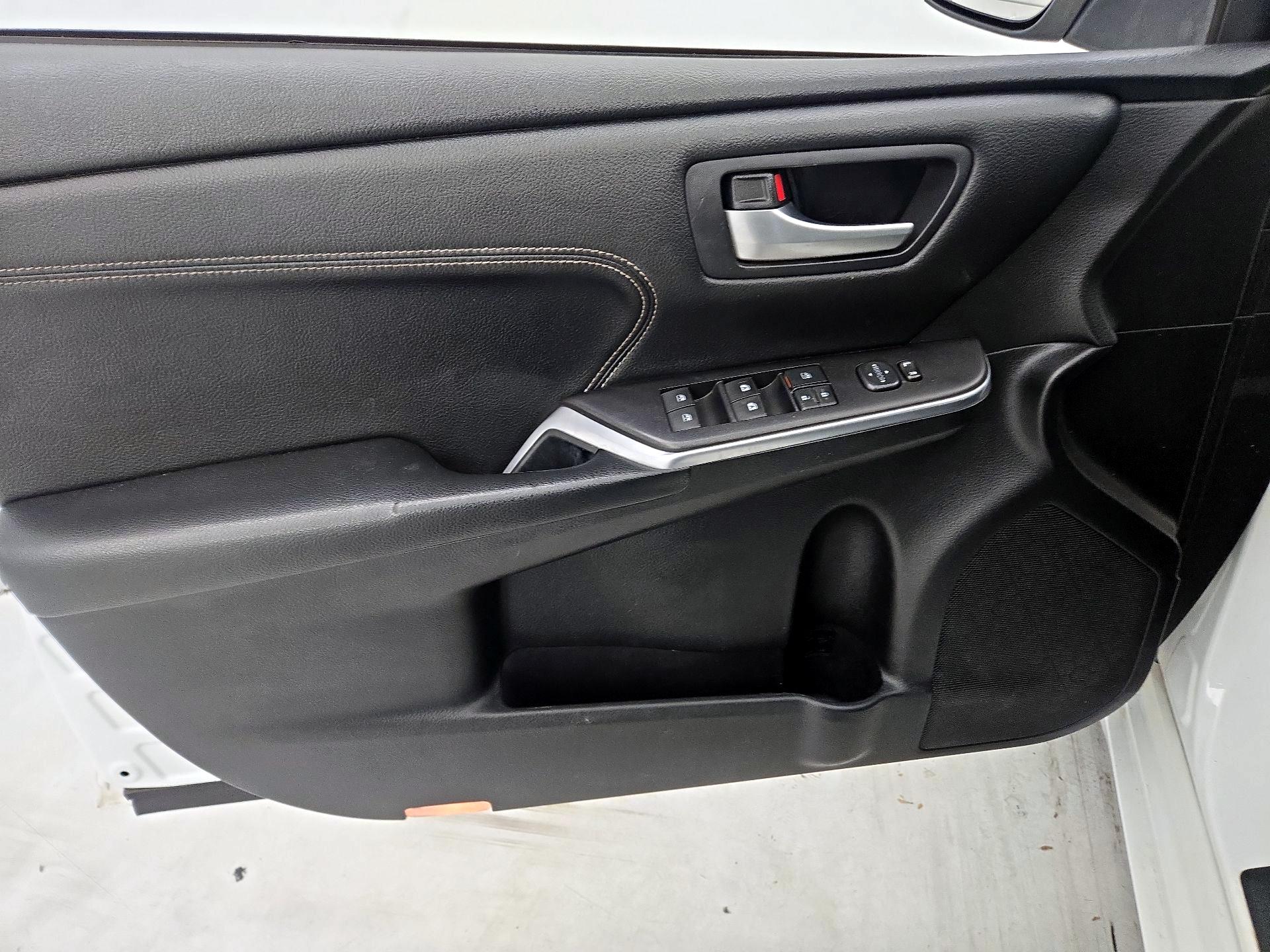 Thumbnail: 2016 Toyota Camry - 12
