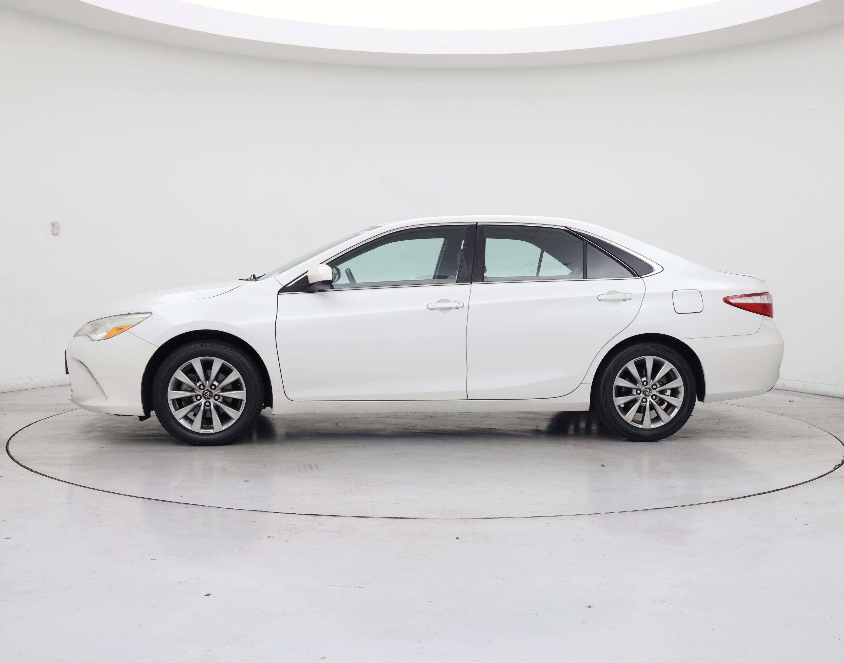 Thumbnail: 2016 Toyota Camry - 3