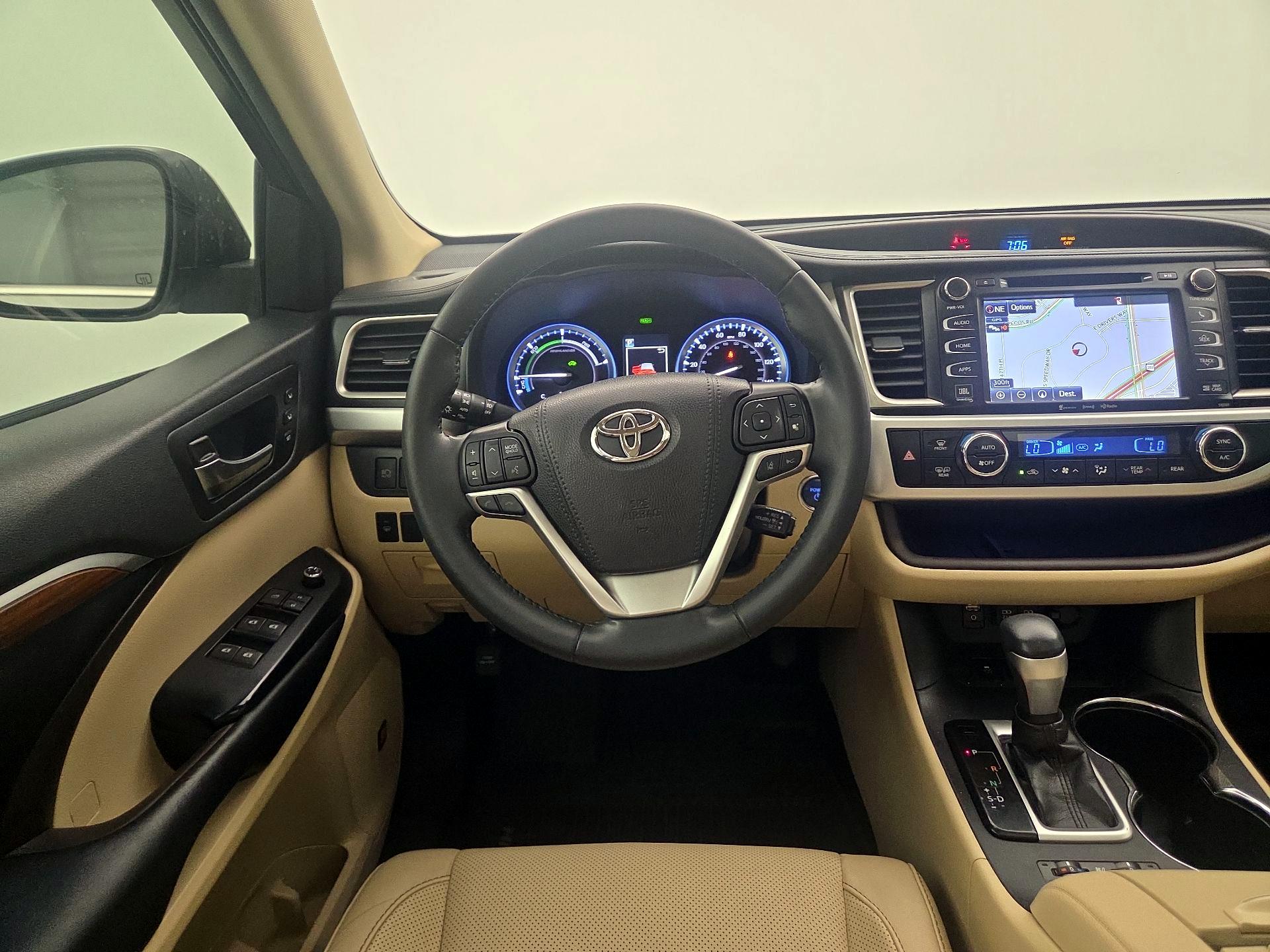 Thumbnail: 2019 Toyota Highlander - 10