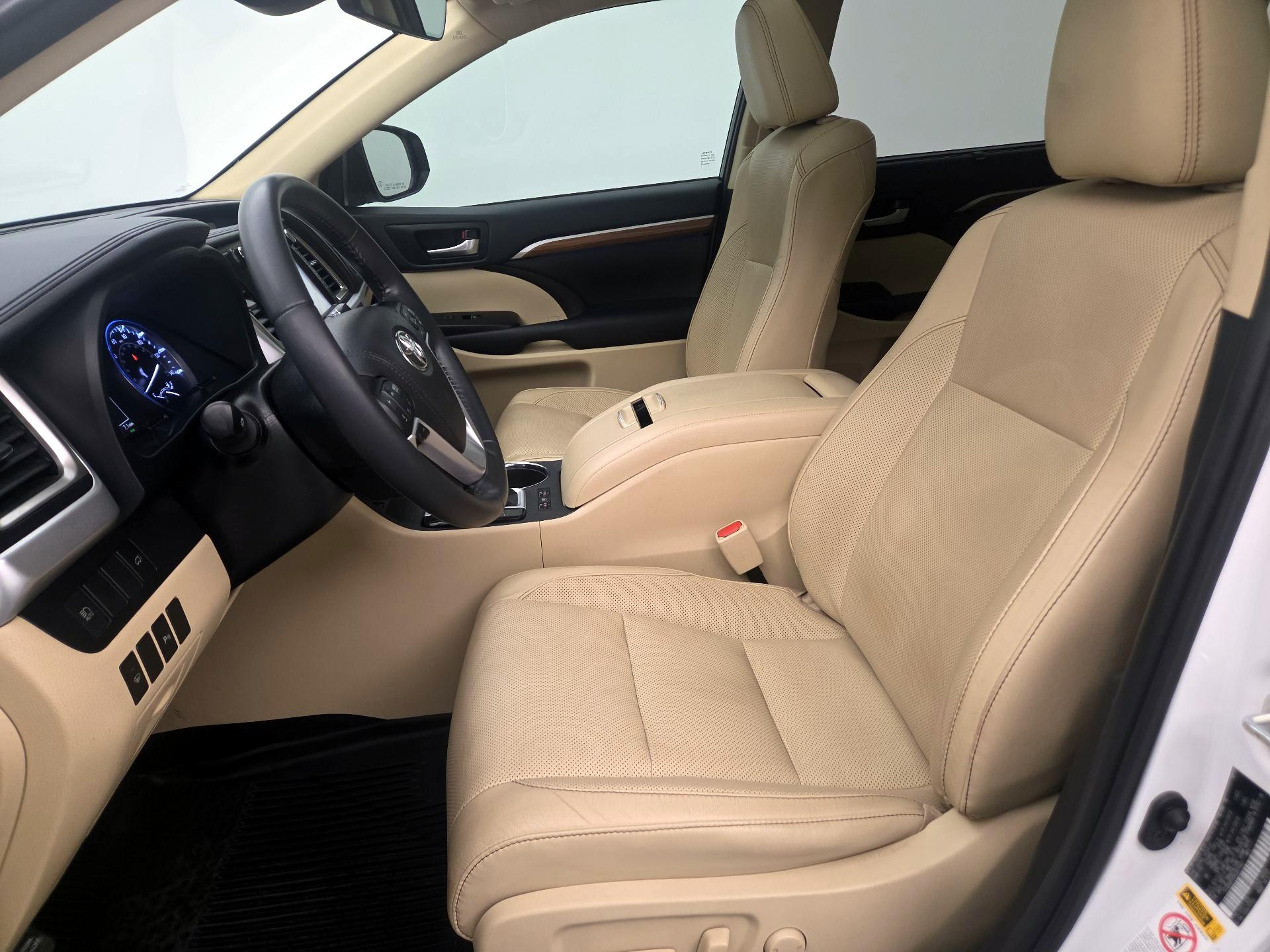Thumbnail: 2019 Toyota Highlander - 11