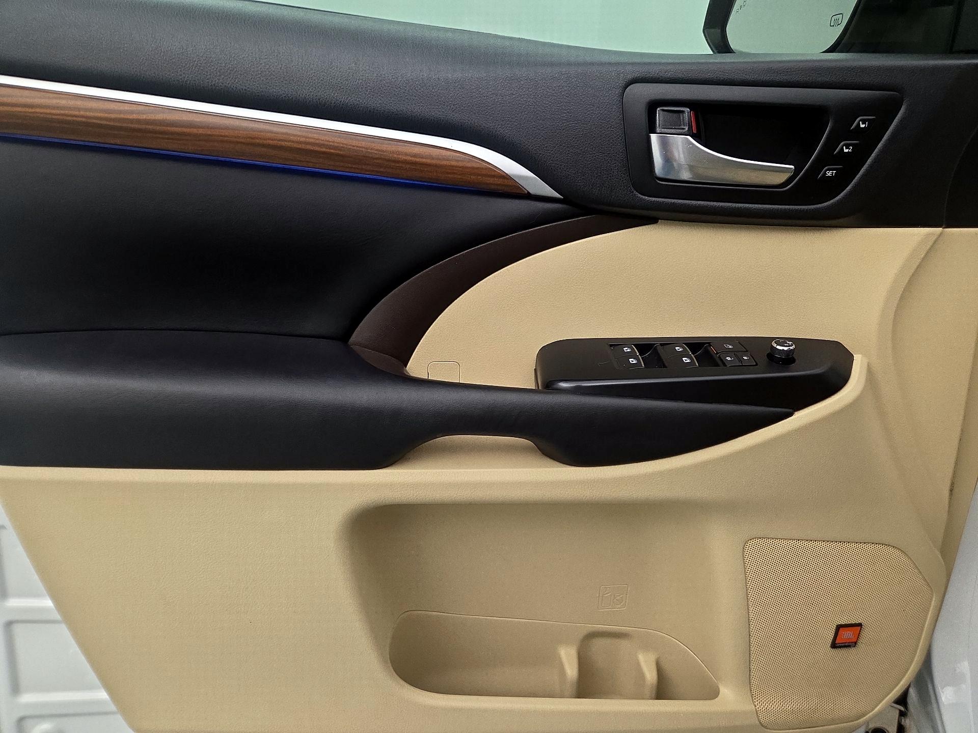 Thumbnail: 2019 Toyota Highlander - 12