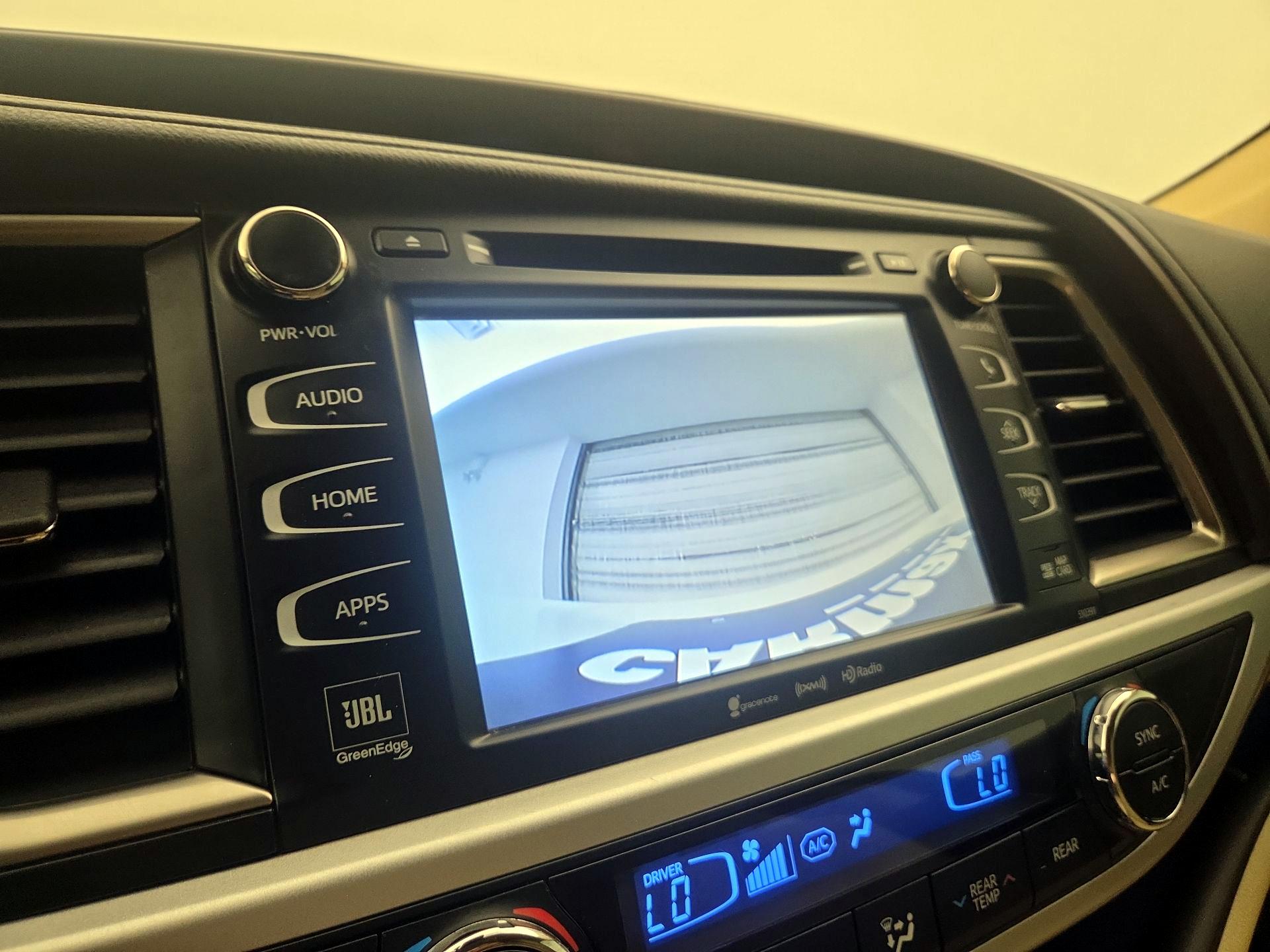 Thumbnail: 2019 Toyota Highlander - 15