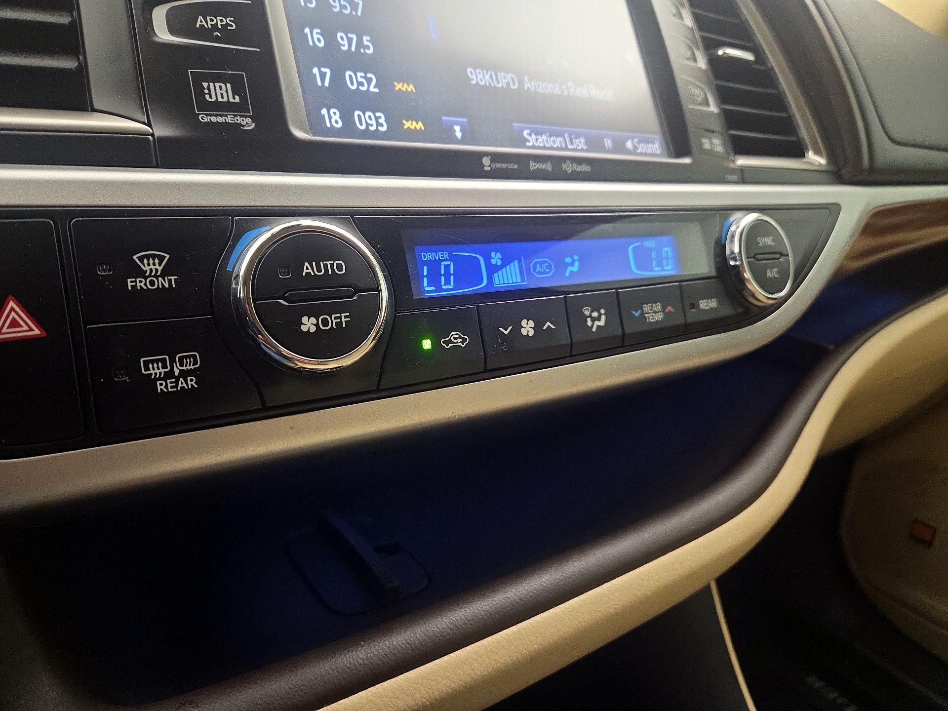 Thumbnail: 2019 Toyota Highlander - 17