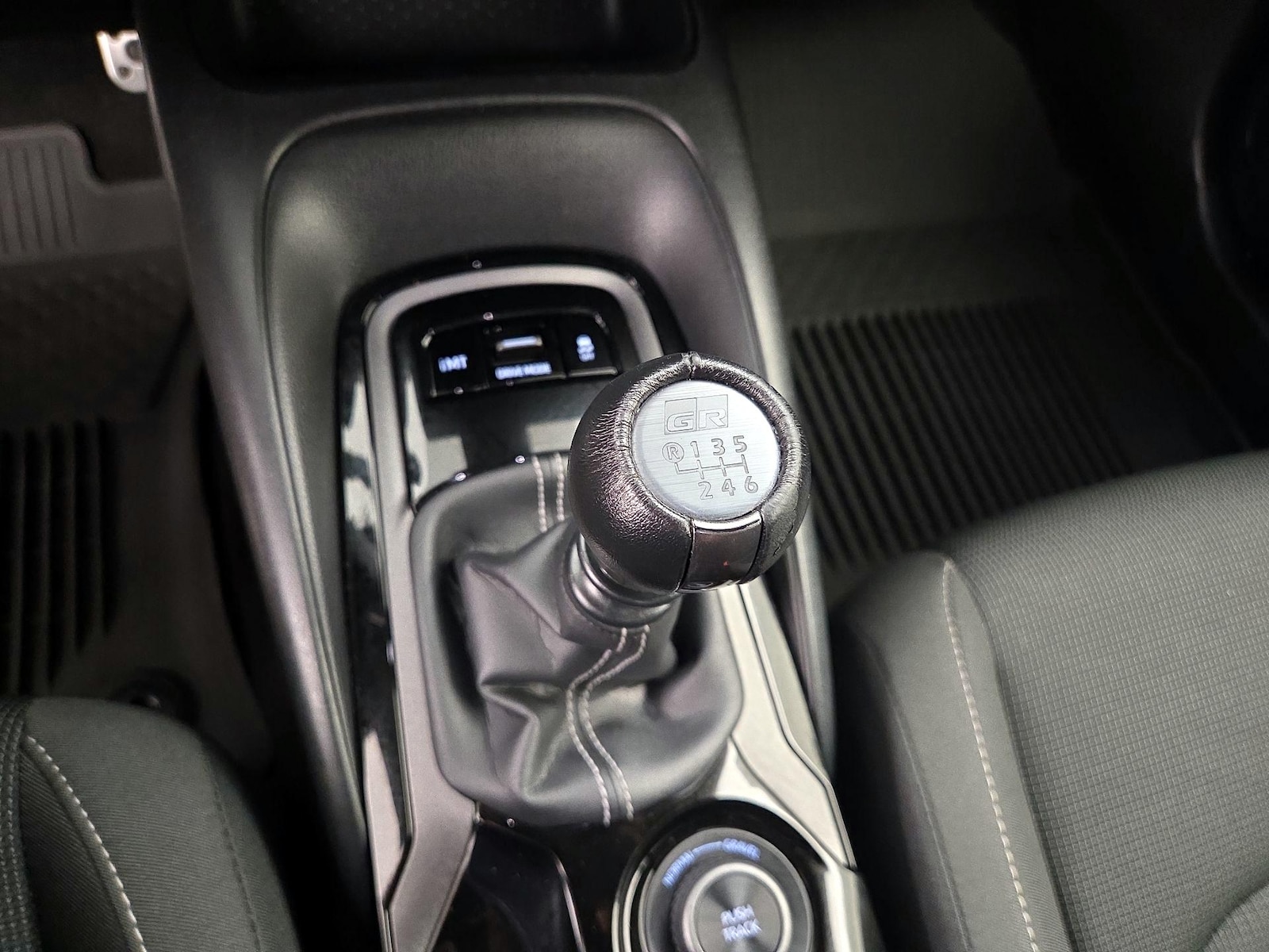 2025 Toyota GR Corolla Core - Photo 18