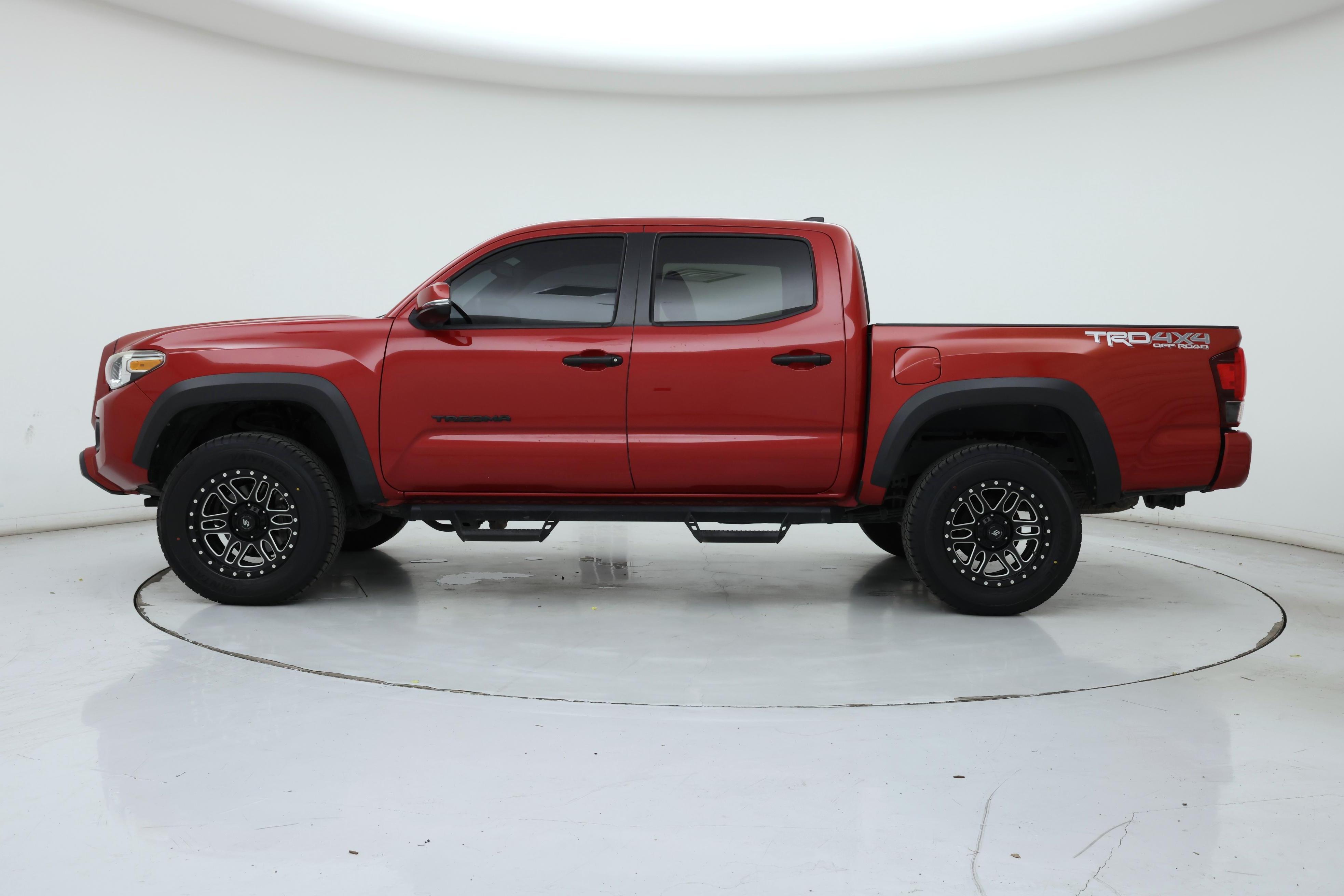 Thumbnail: 2018 Toyota Tacoma - 3