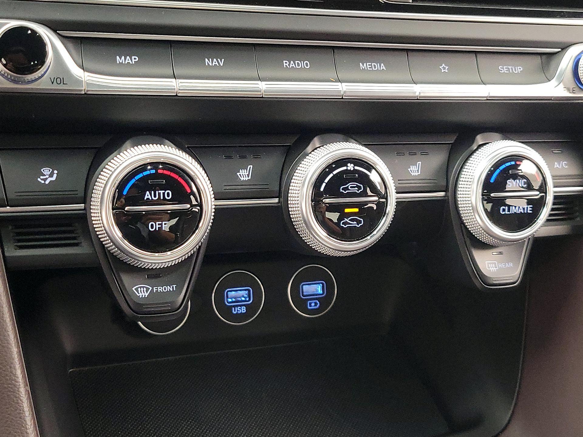 Thumbnail: 2022 Genesis G70 - 17