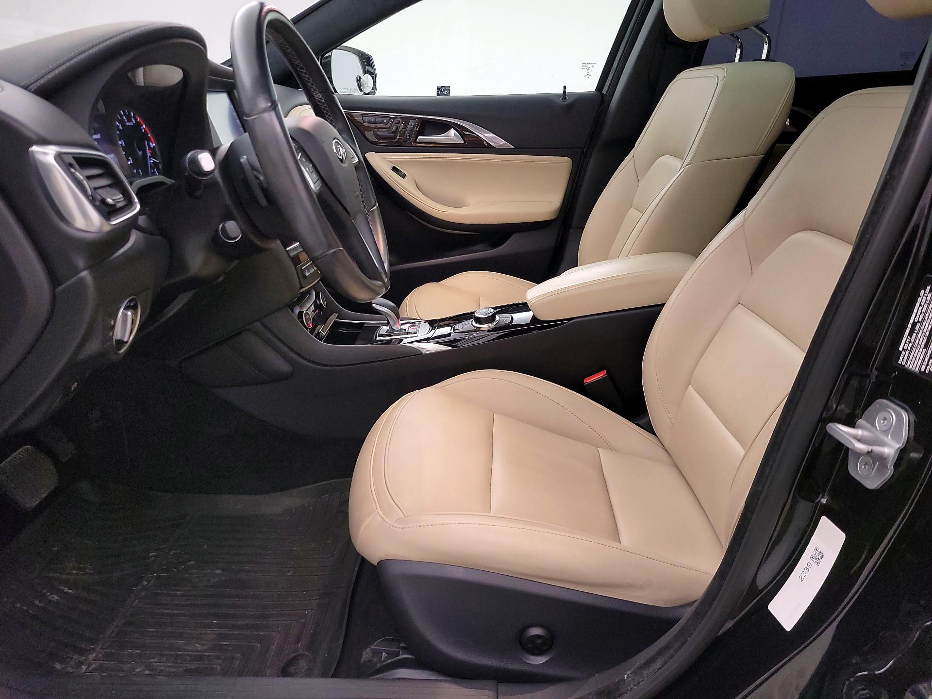 Thumbnail: 2018 INFINITI QX30 - 11