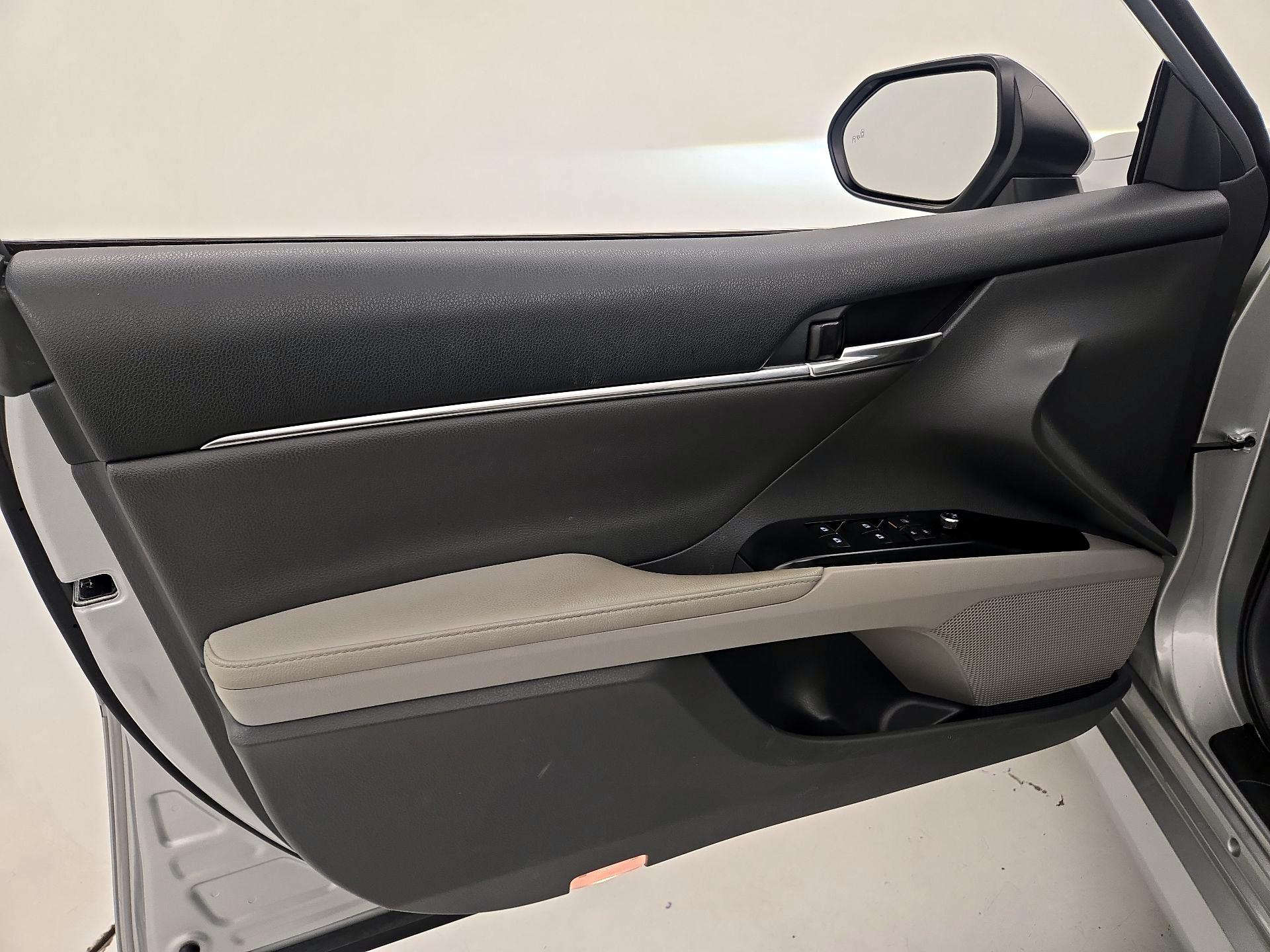 Thumbnail: 2019 Toyota Camry - 12
