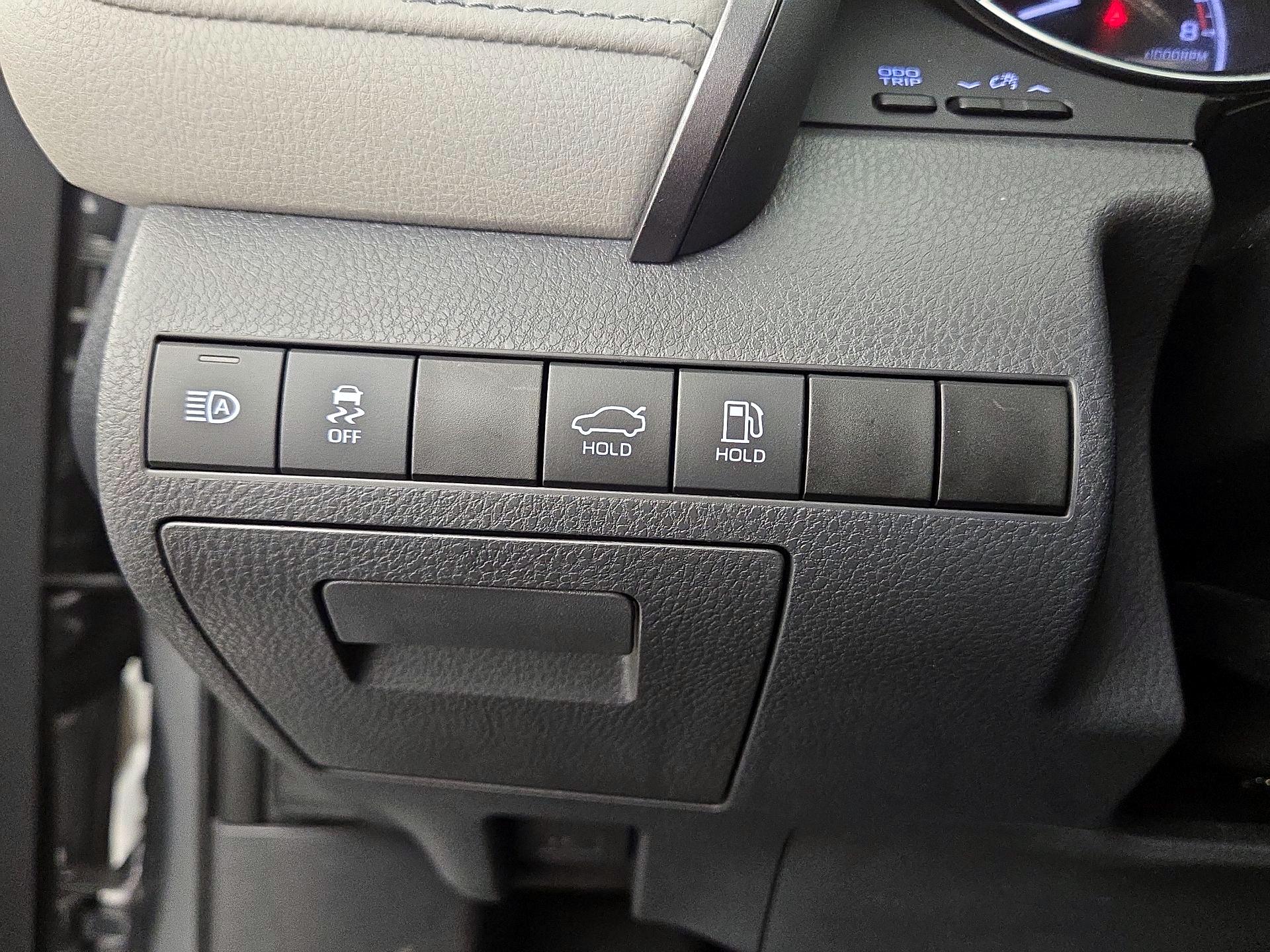 Thumbnail: 2019 Toyota Camry - 13