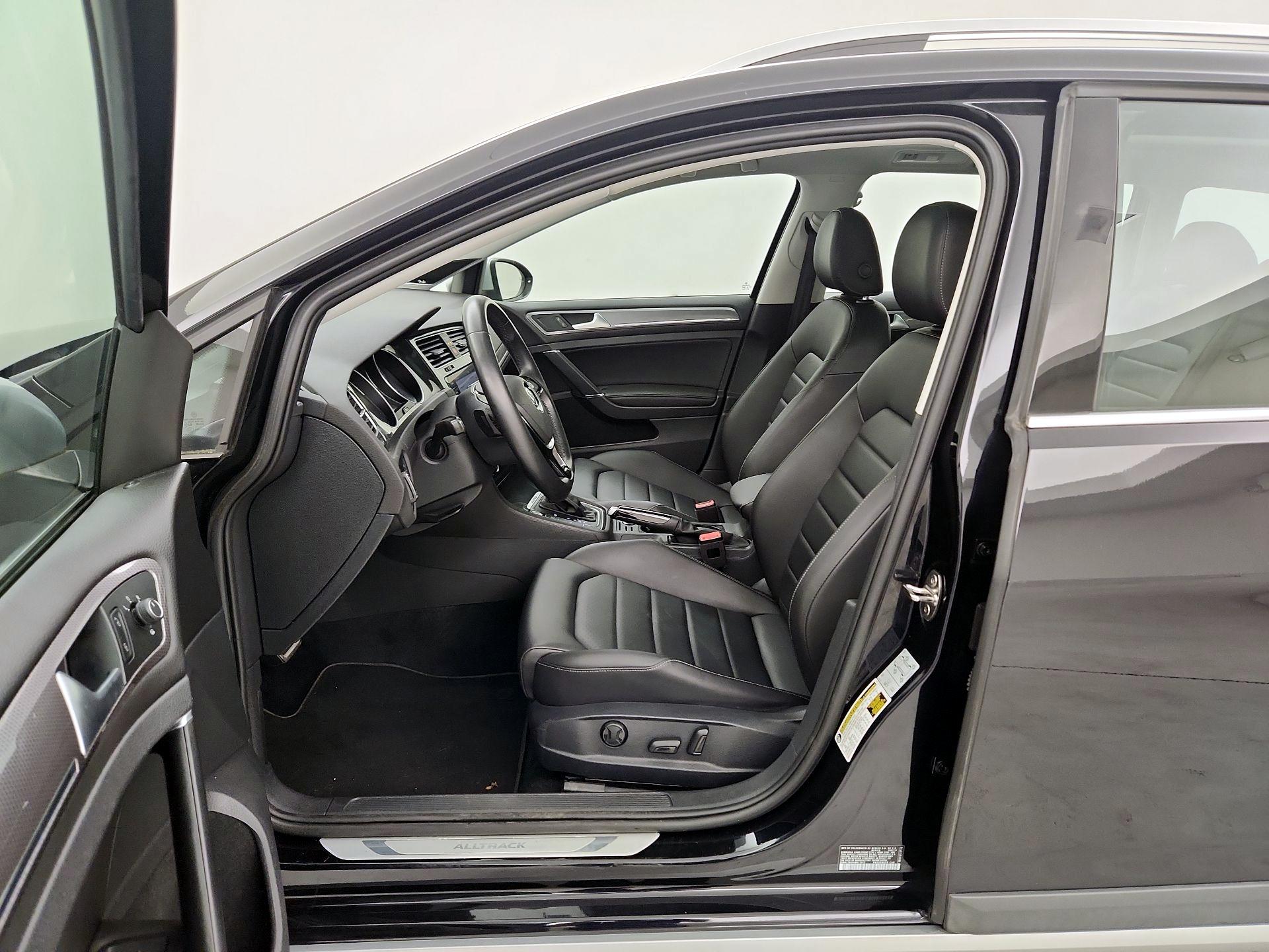 Thumbnail: 2019 Volkswagen Golf - 11