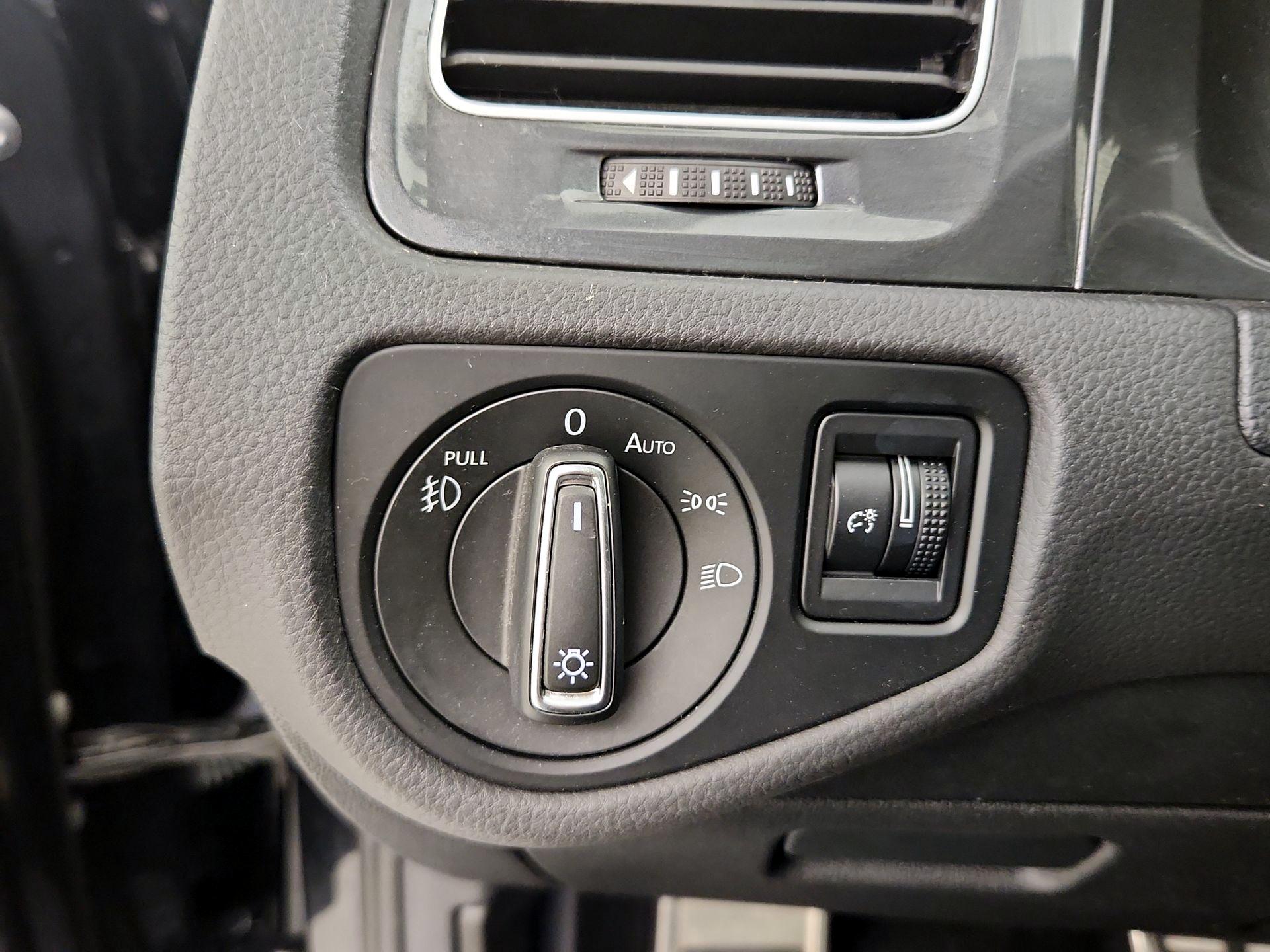 Thumbnail: 2019 Volkswagen Golf - 13
