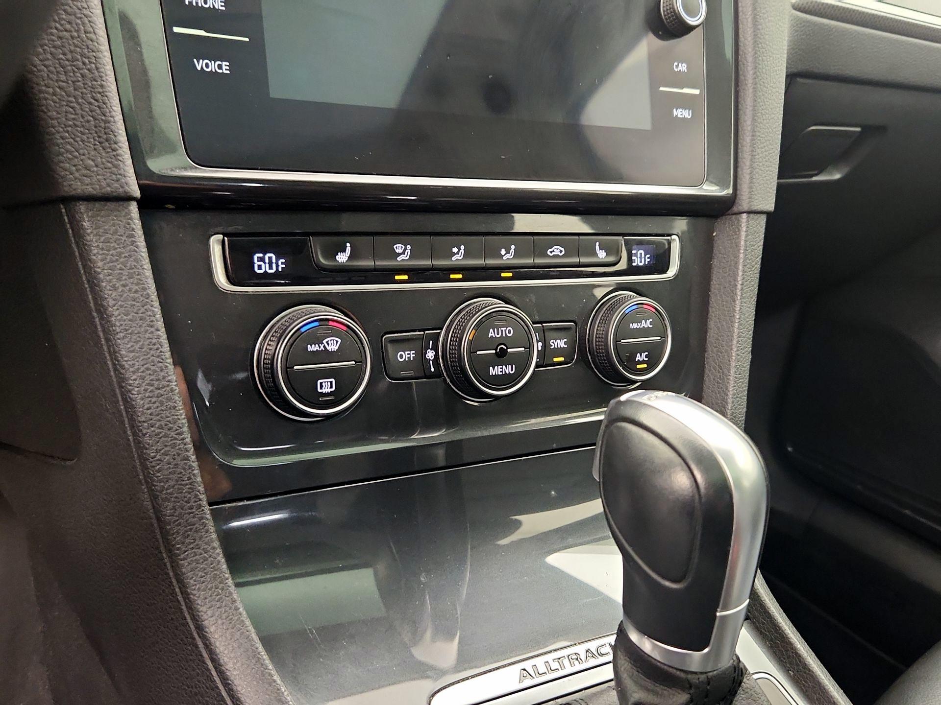 Thumbnail: 2019 Volkswagen Golf - 17