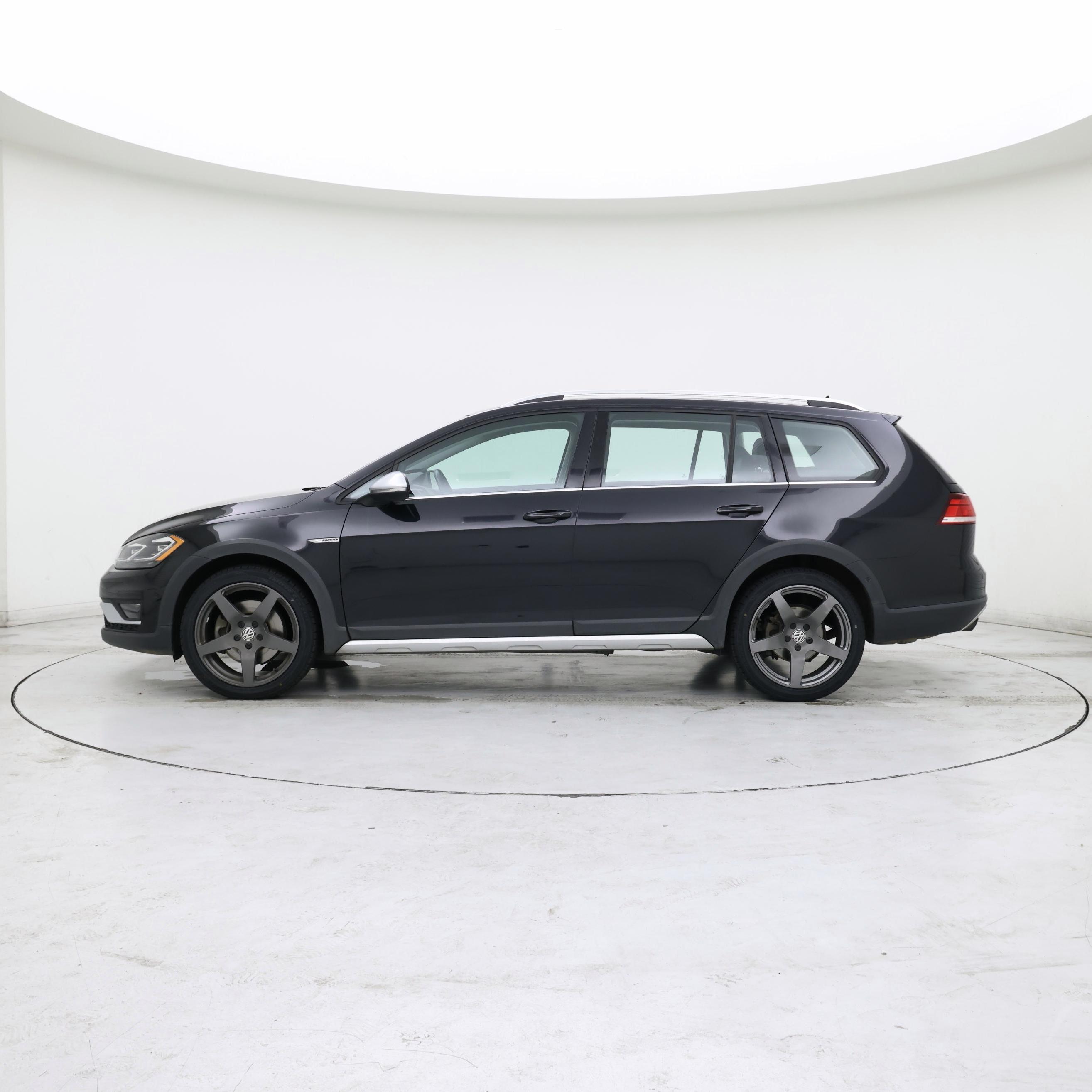 Thumbnail: 2019 Volkswagen Golf - 3
